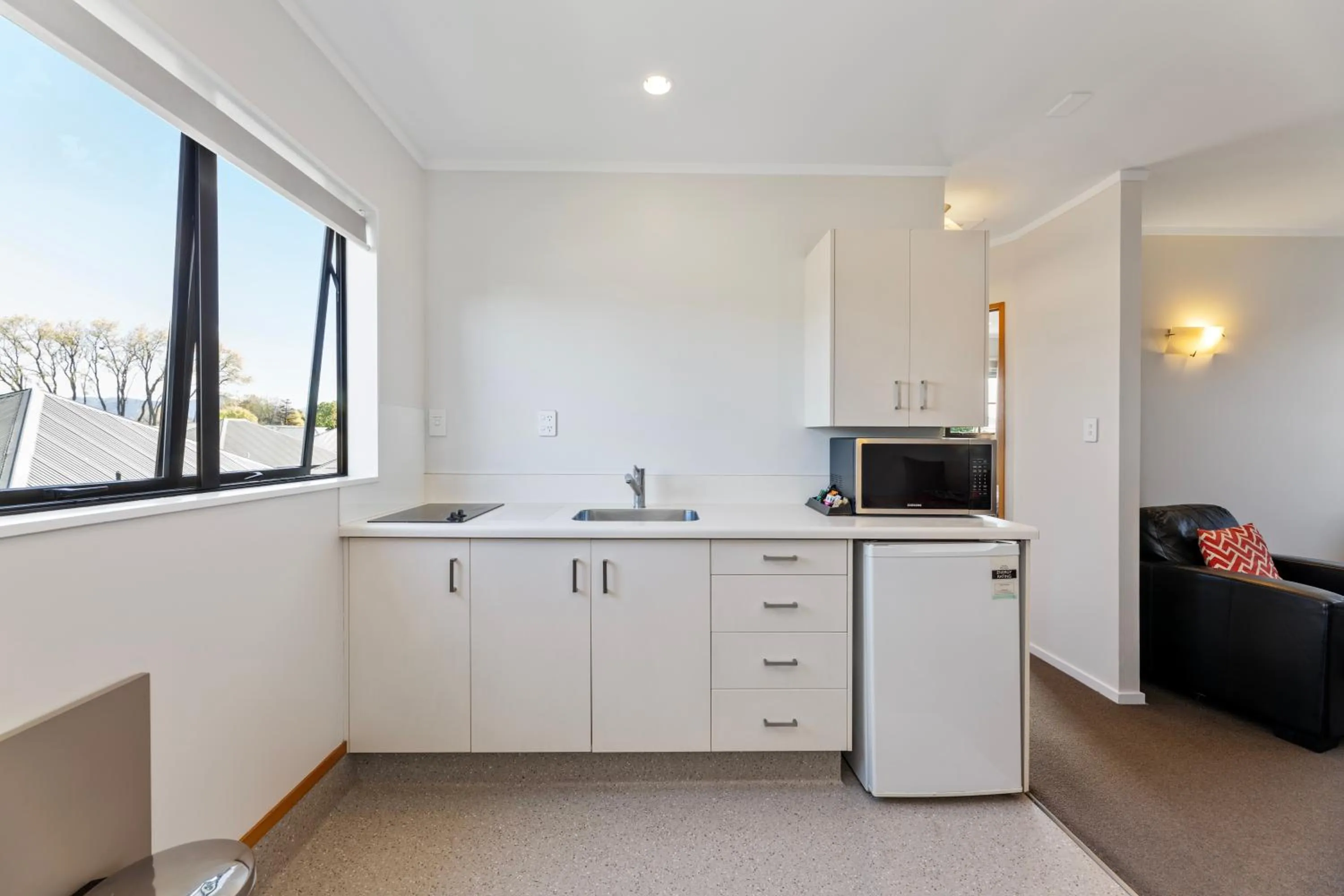 Coffee/tea facilities in Knightsbridge Court Motor Lodge