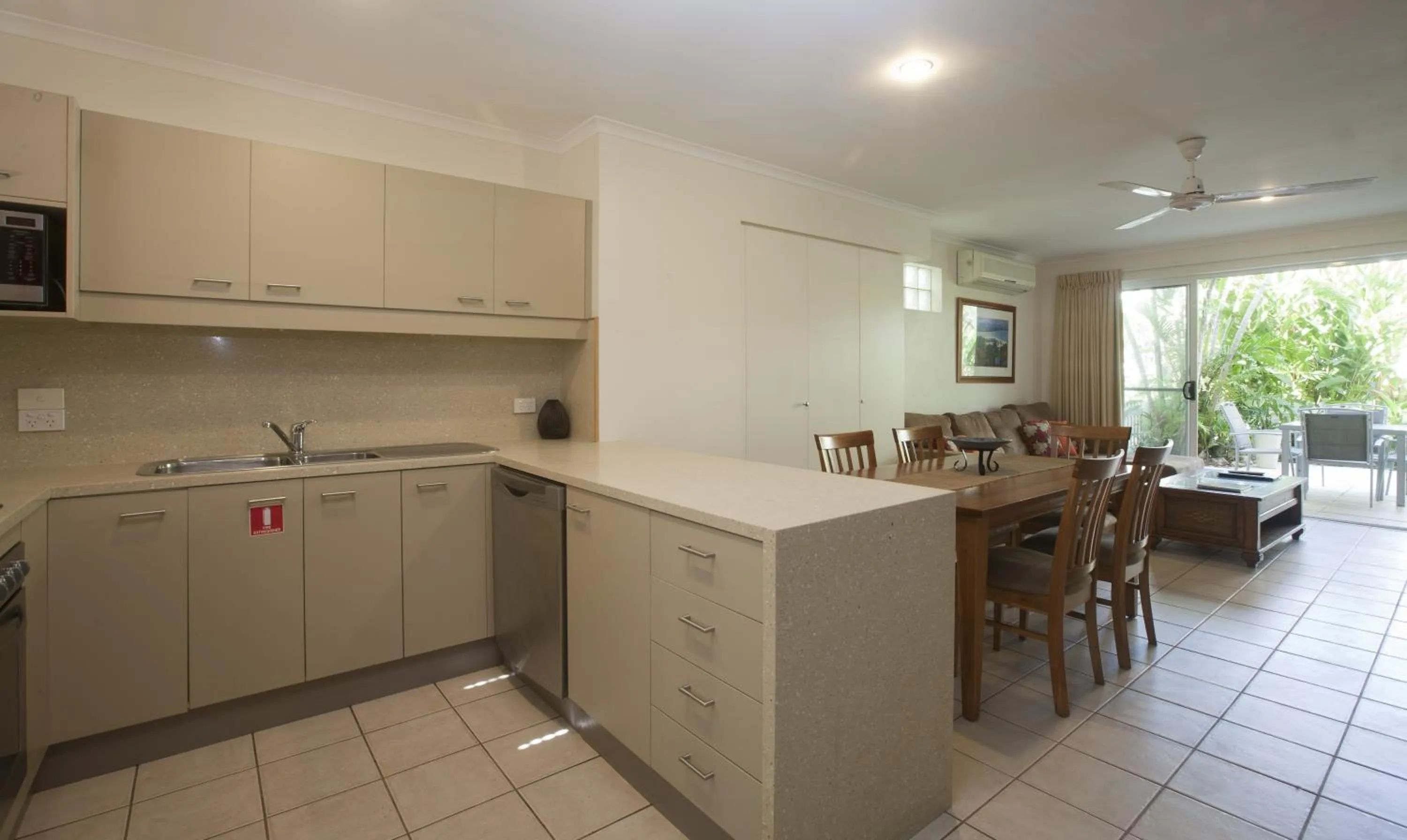 Kitchen or kitchenette in Coral Sea Villas