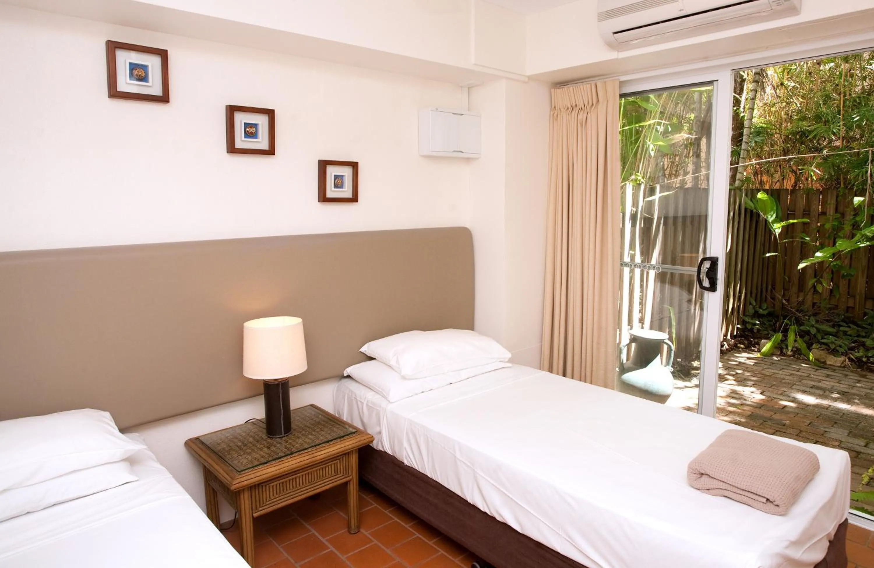 Bedroom, Bed in Coral Sea Villas