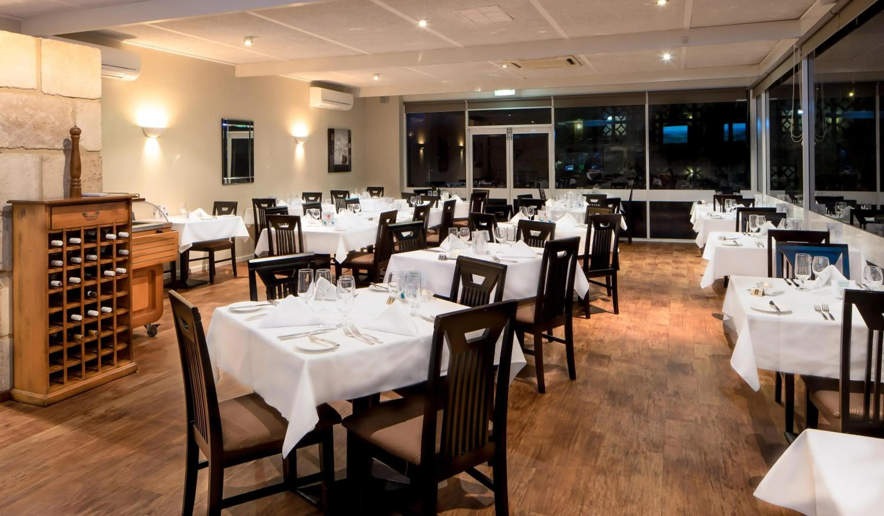 Restaurant/places to eat in Hospitality Geraldton SureStay Collection by Best Western