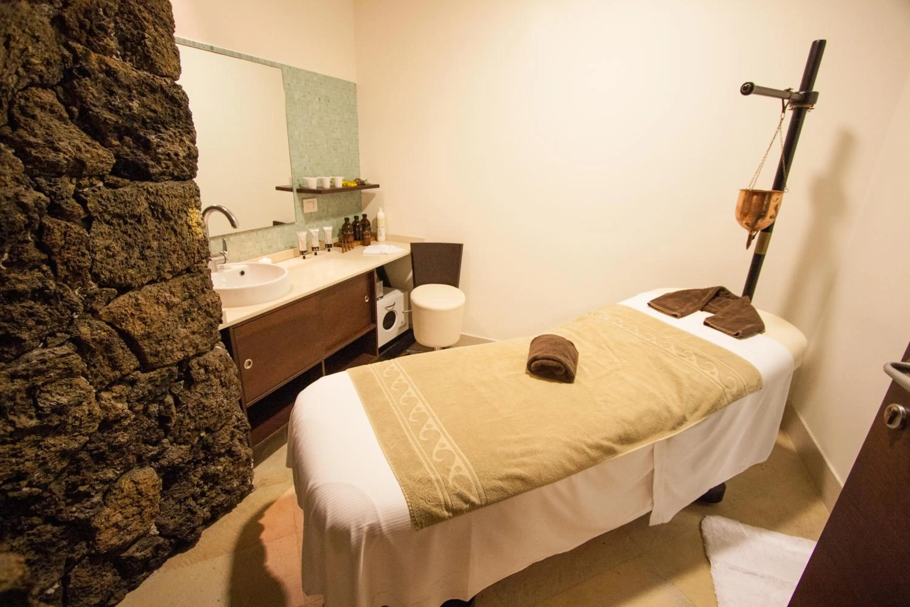 Massage, Bed in Picciolo Etna Golf Resort & Spa, Curio Collection by Hilton