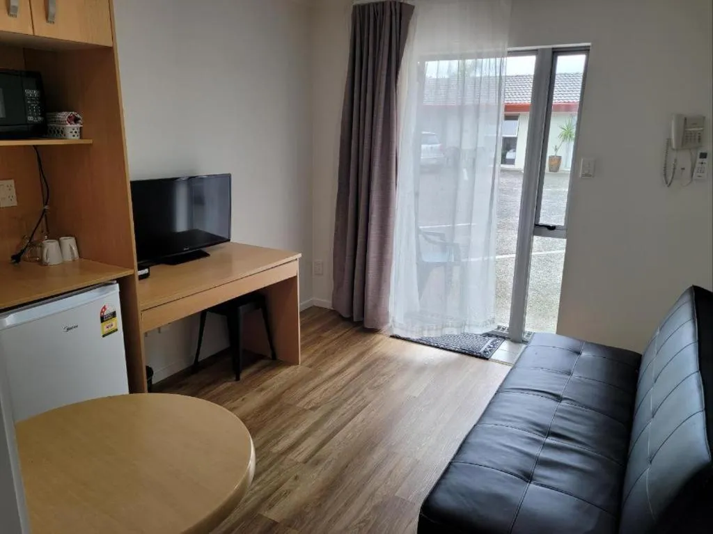 Living room in Ocean Inn Motel