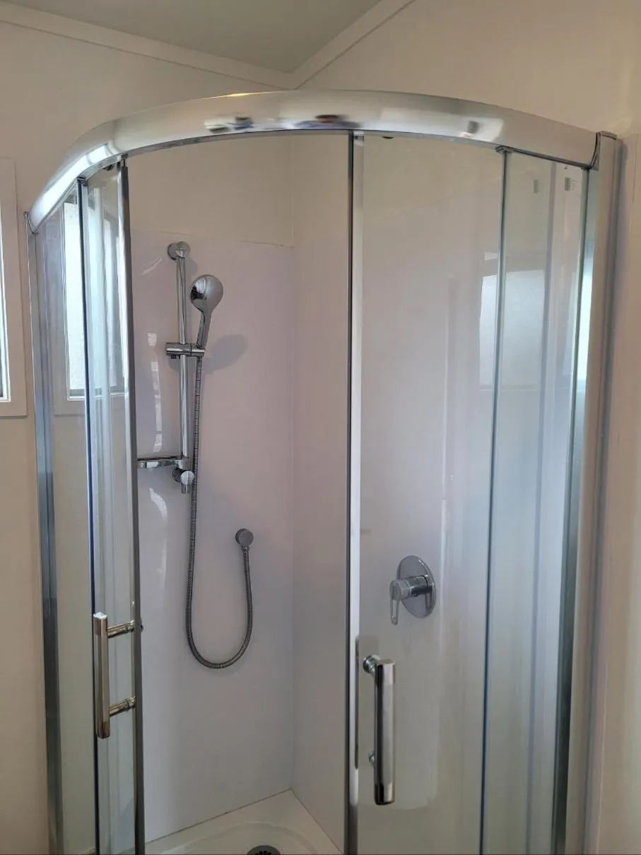 Shower in Ocean Inn Motel