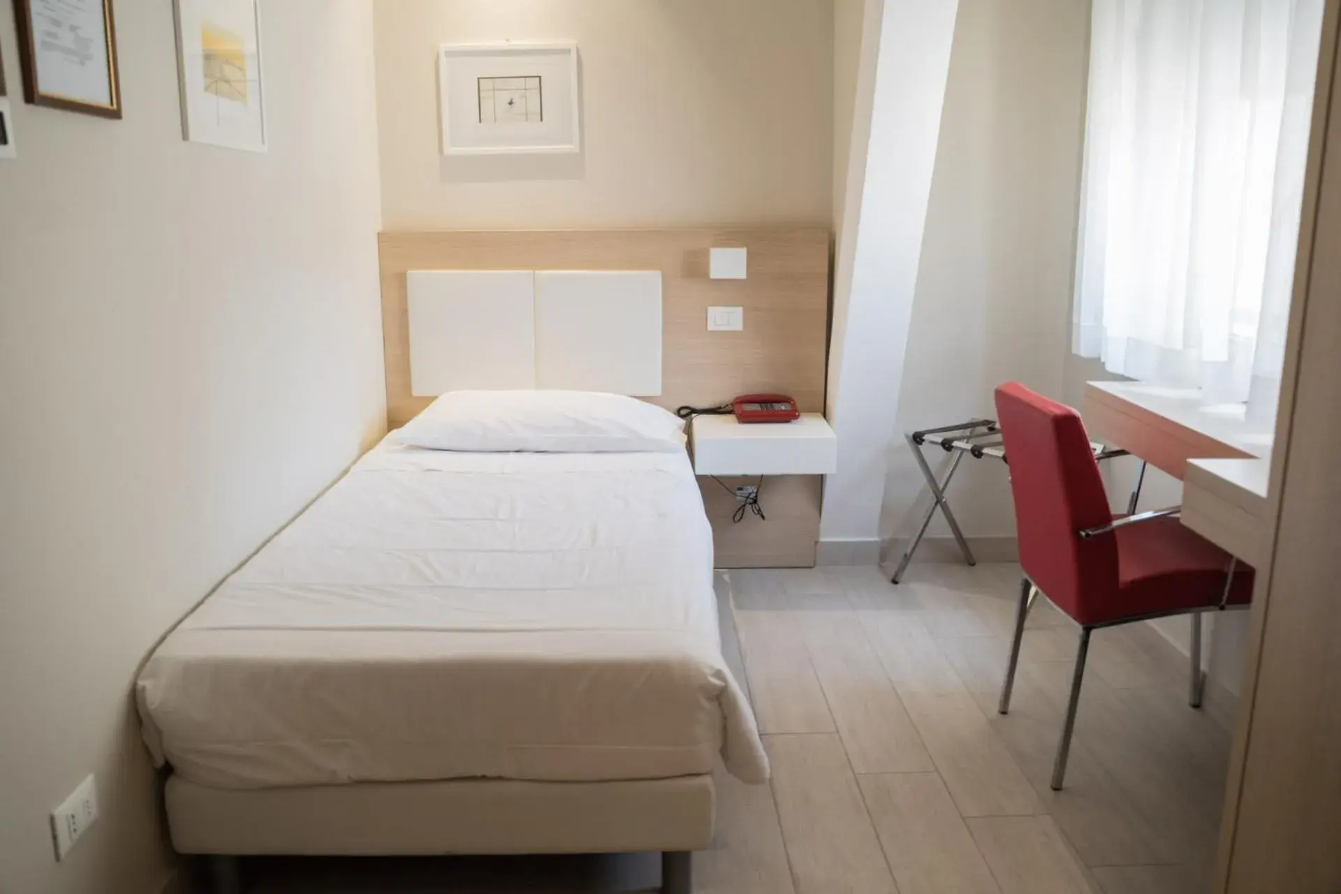 Superior Single Room in Hotel Mediterraneo Superior Single Room in Hotel Mediterraneo