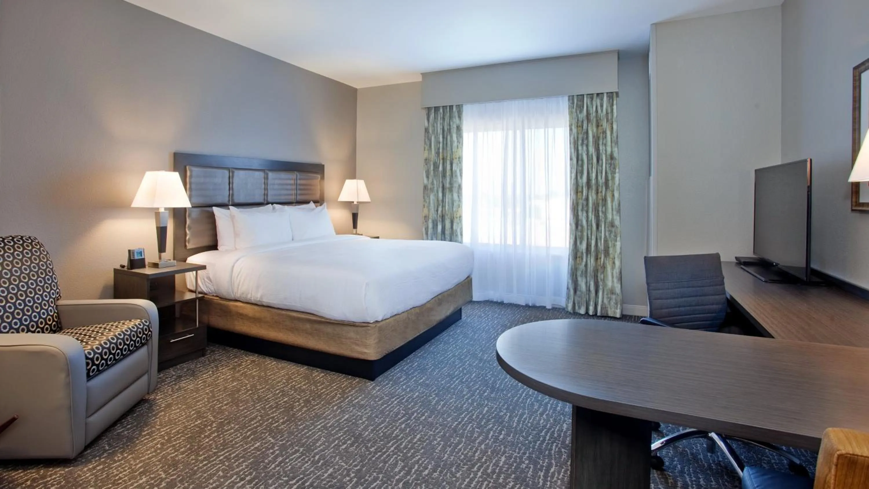 Photo of the whole room, Bed in Candlewood Suites Grand Island by IHG