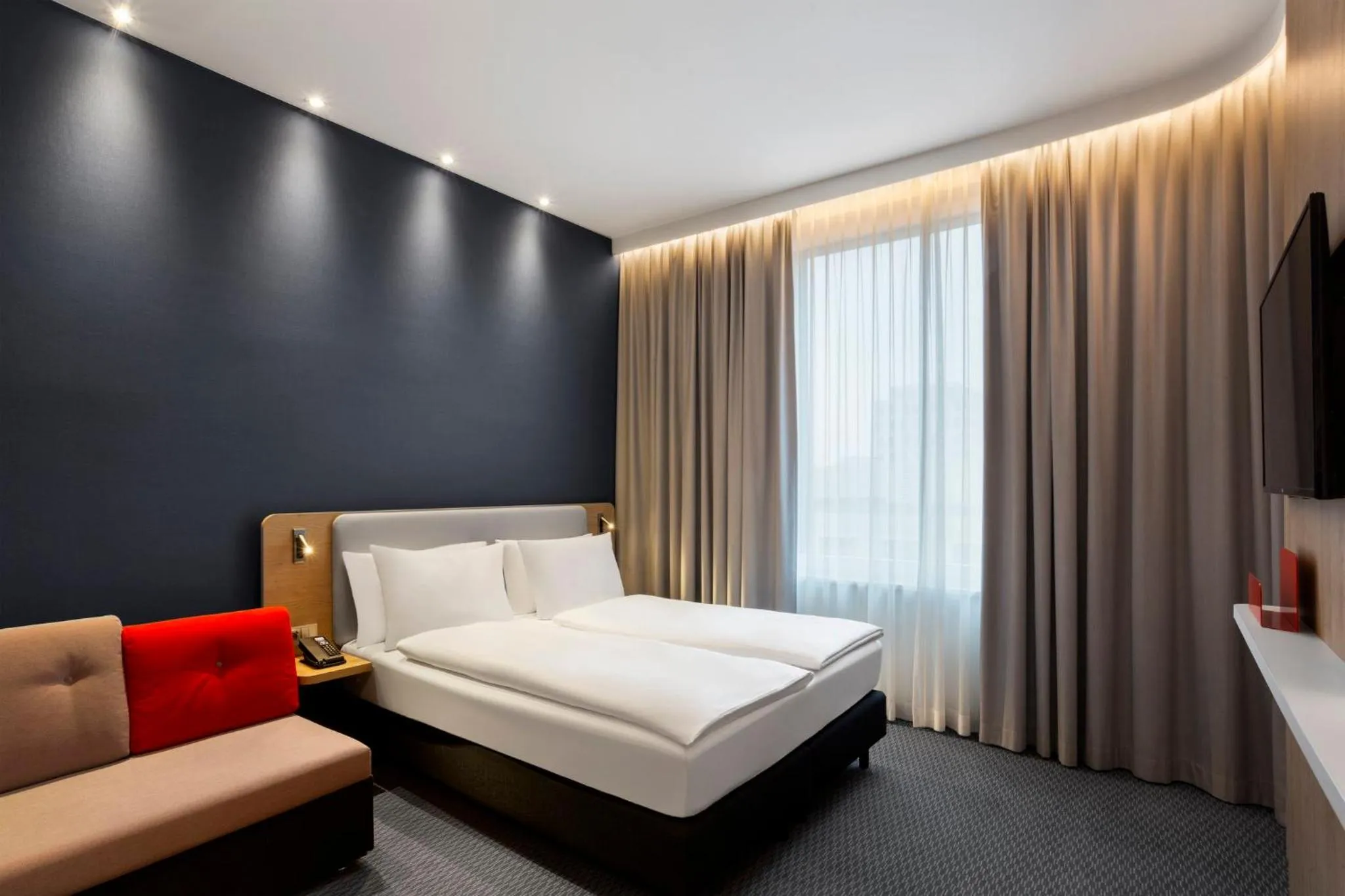 Photo of the whole room, Bed in Holiday Inn Express Munich City West by IHG