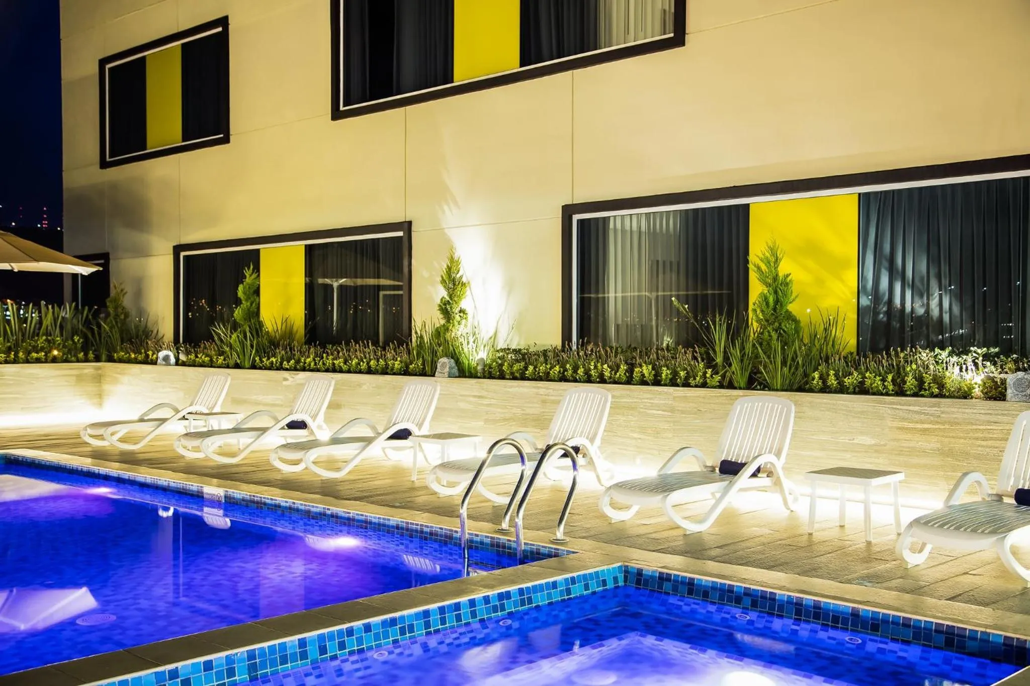 Swimming pool in Fiesta Inn Pachuca Gran Patio