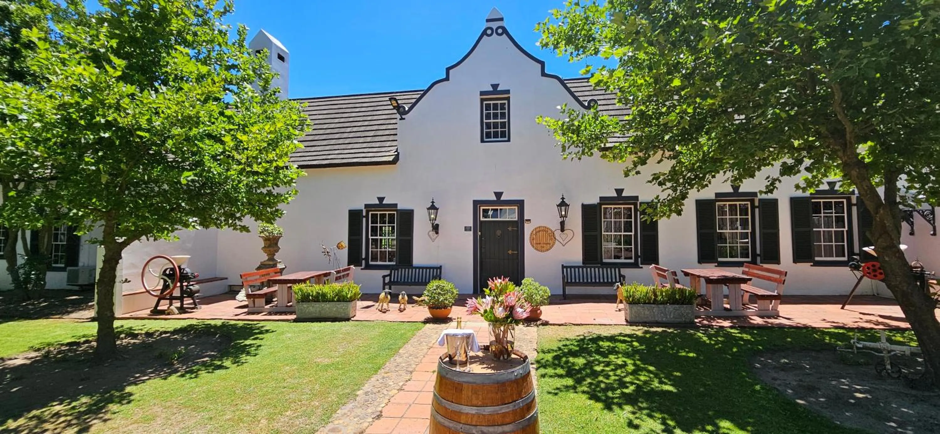 Property building in De Leeuwenhof Estate