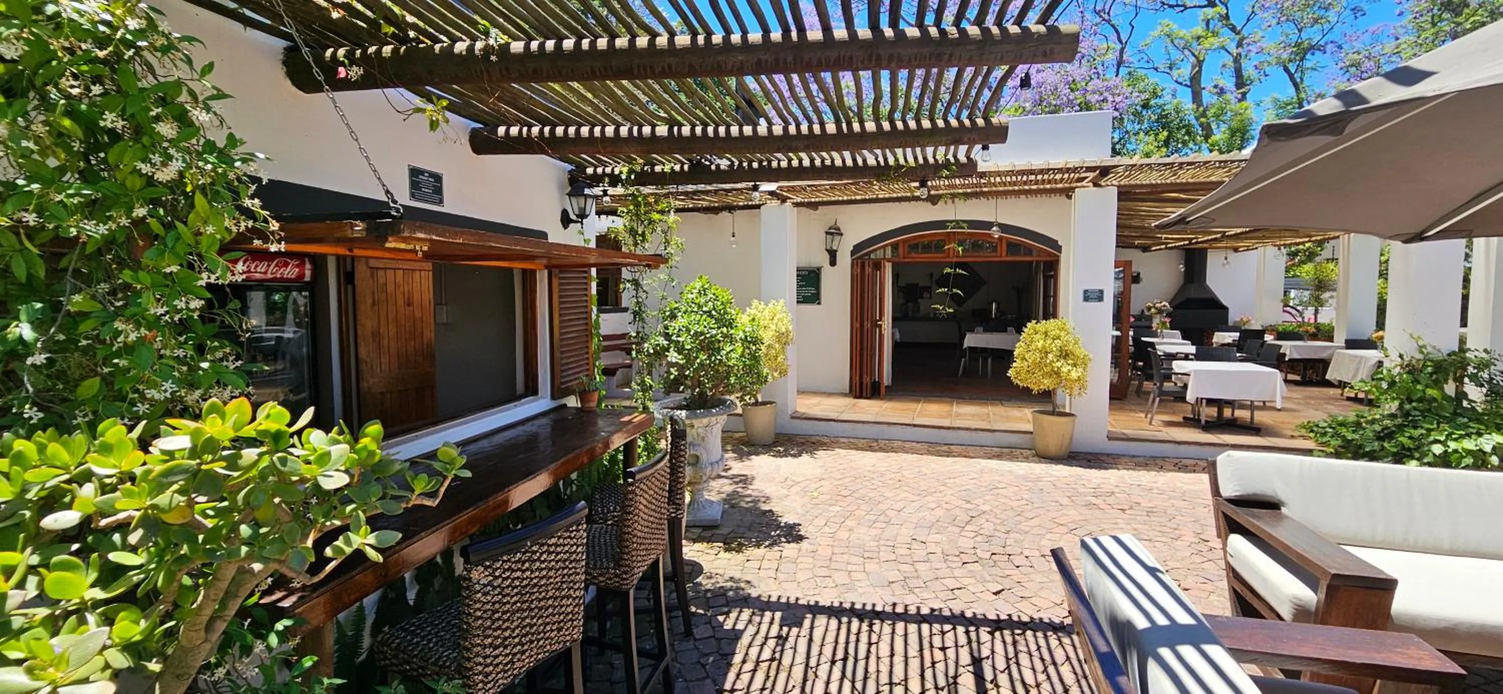 Restaurant/places to eat in De Leeuwenhof Estate