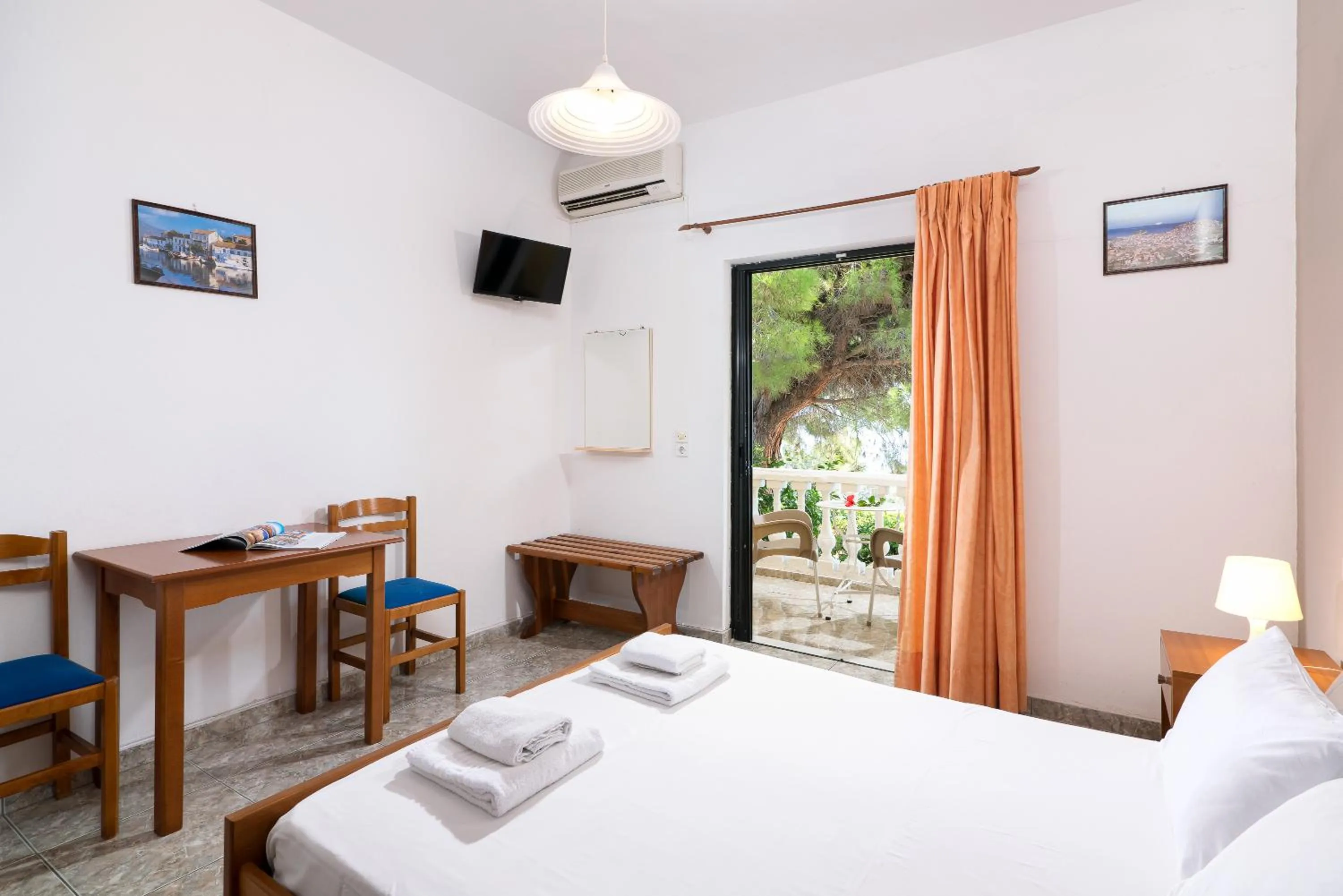 Bed in Dimitra Studios