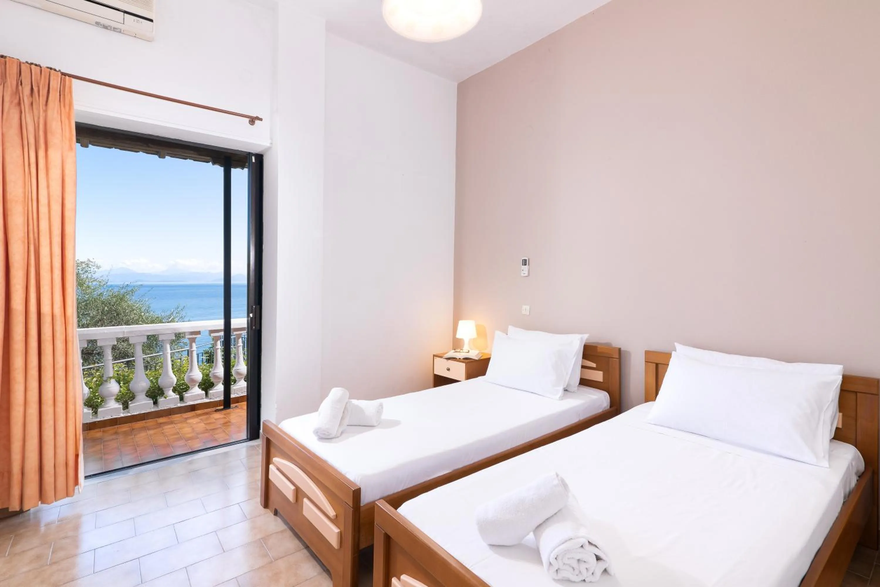 Bed in Dimitra Studios