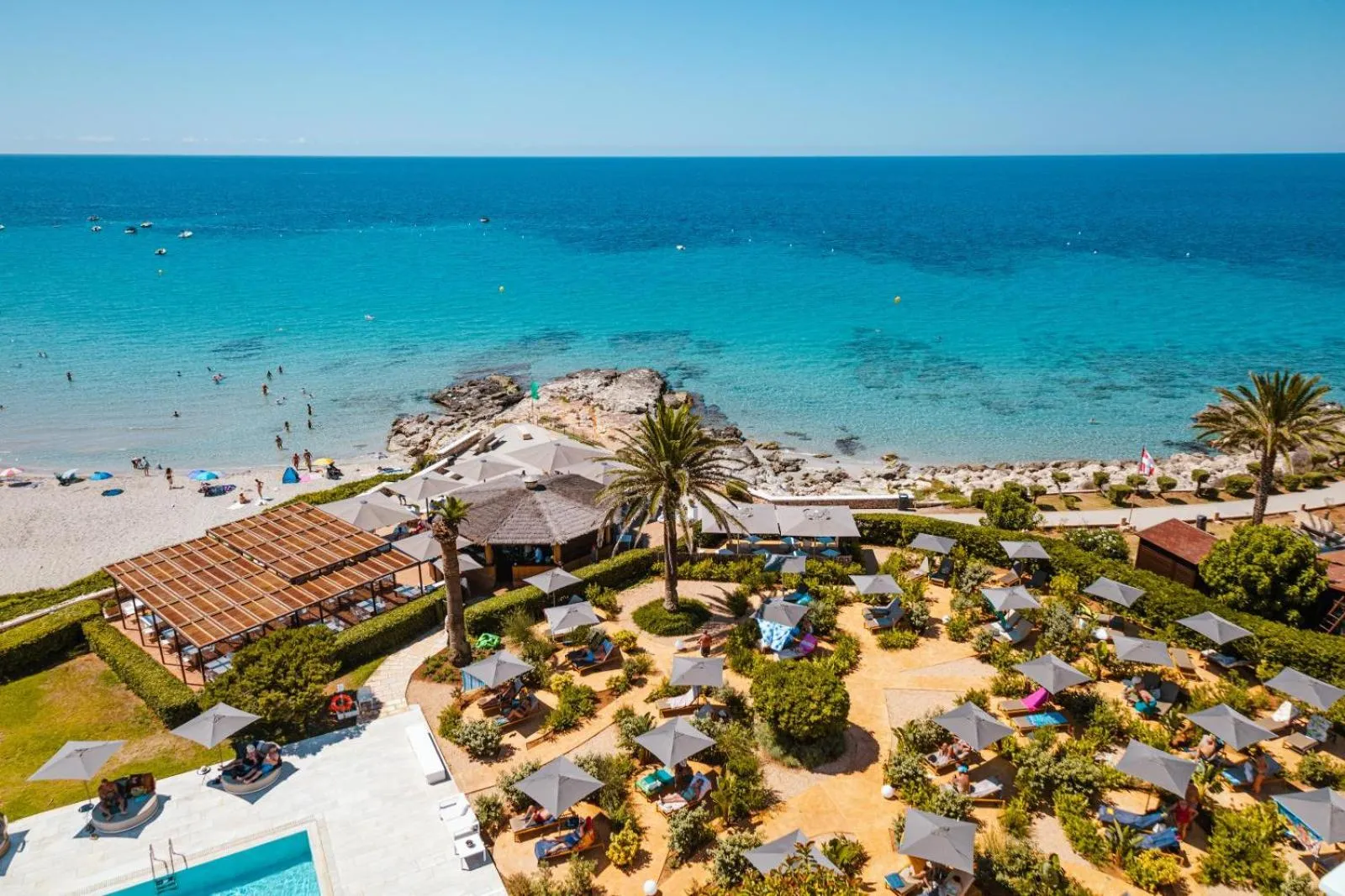 Garden view in Seth Santo Tomás