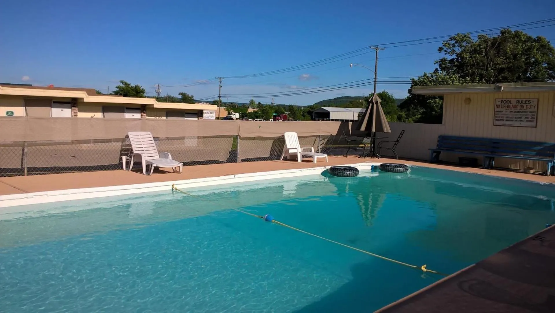 Day in Dogwood Motel