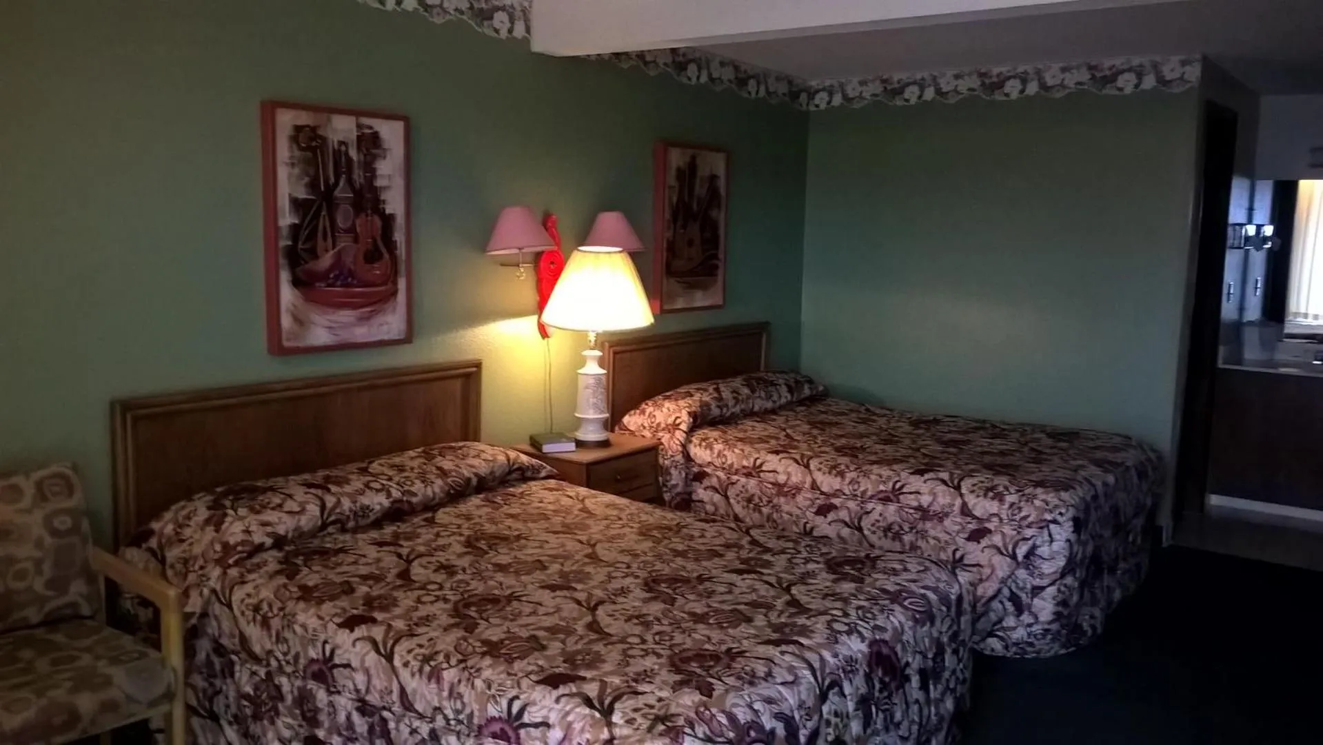 Other, Bed in Dogwood Motel