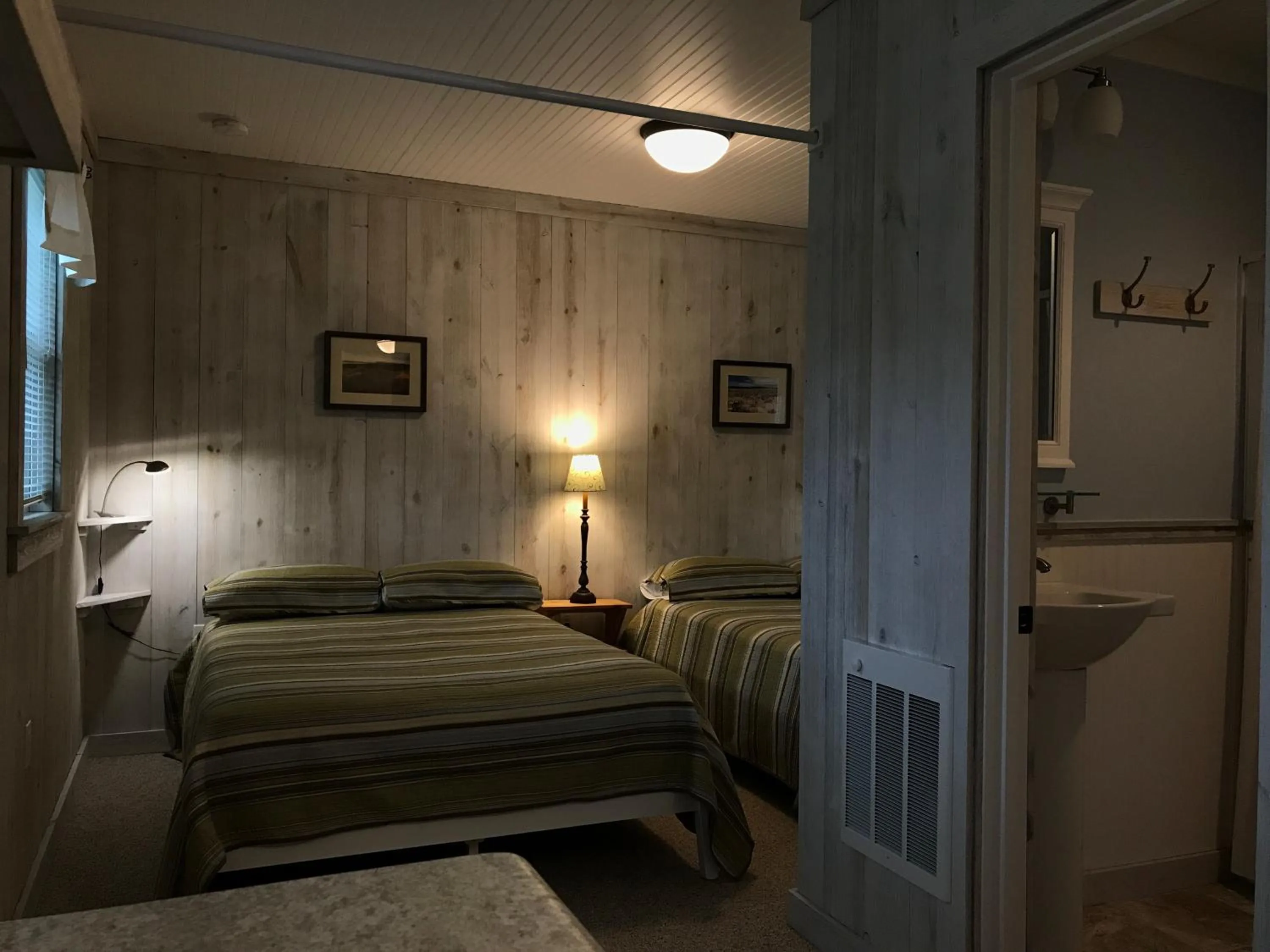 Bathroom, Bed in Cedar Ridge Cabins