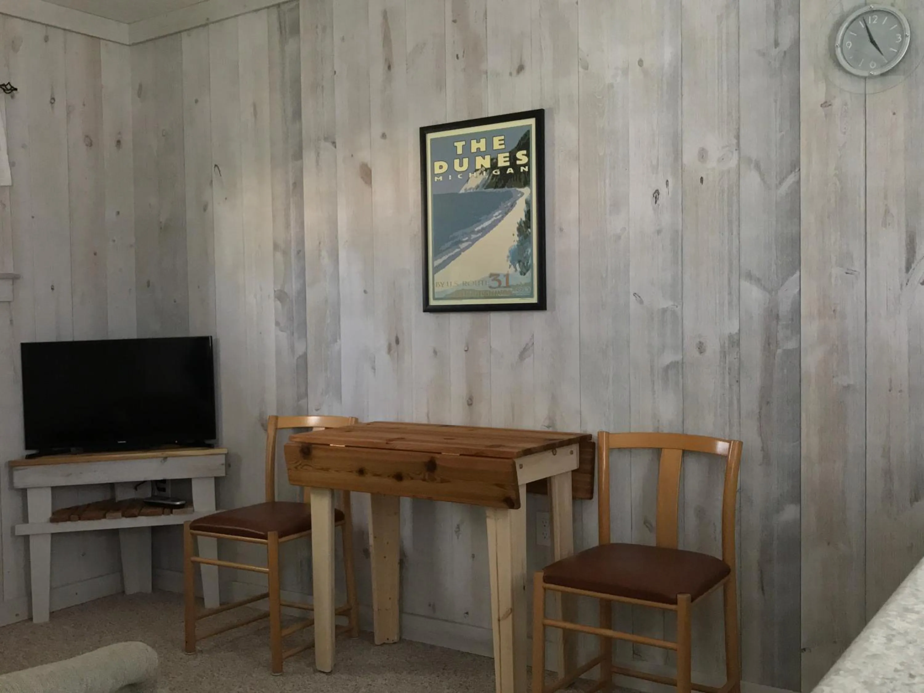 Seating area in Cedar Ridge Cabins