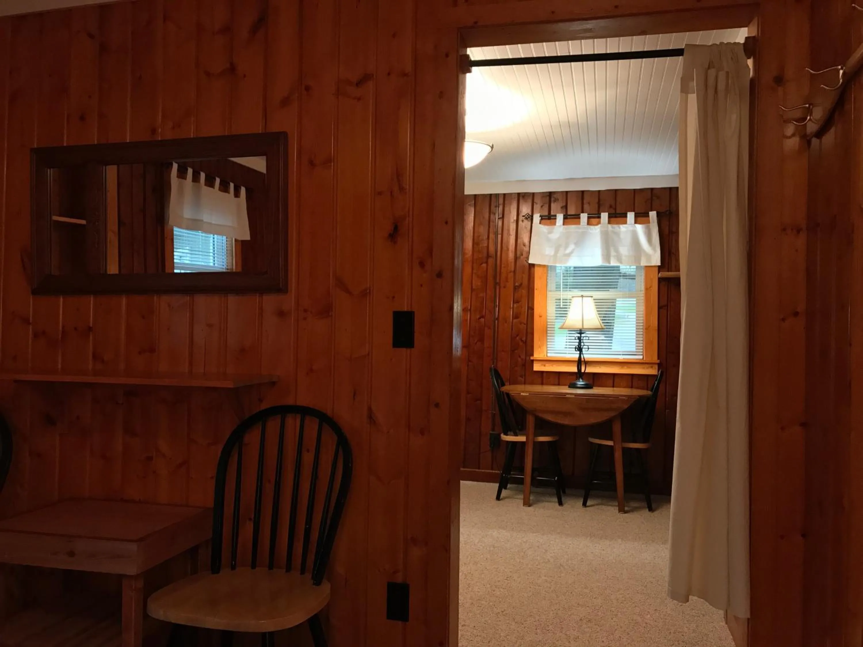 Dining area in Cedar Ridge Cabins