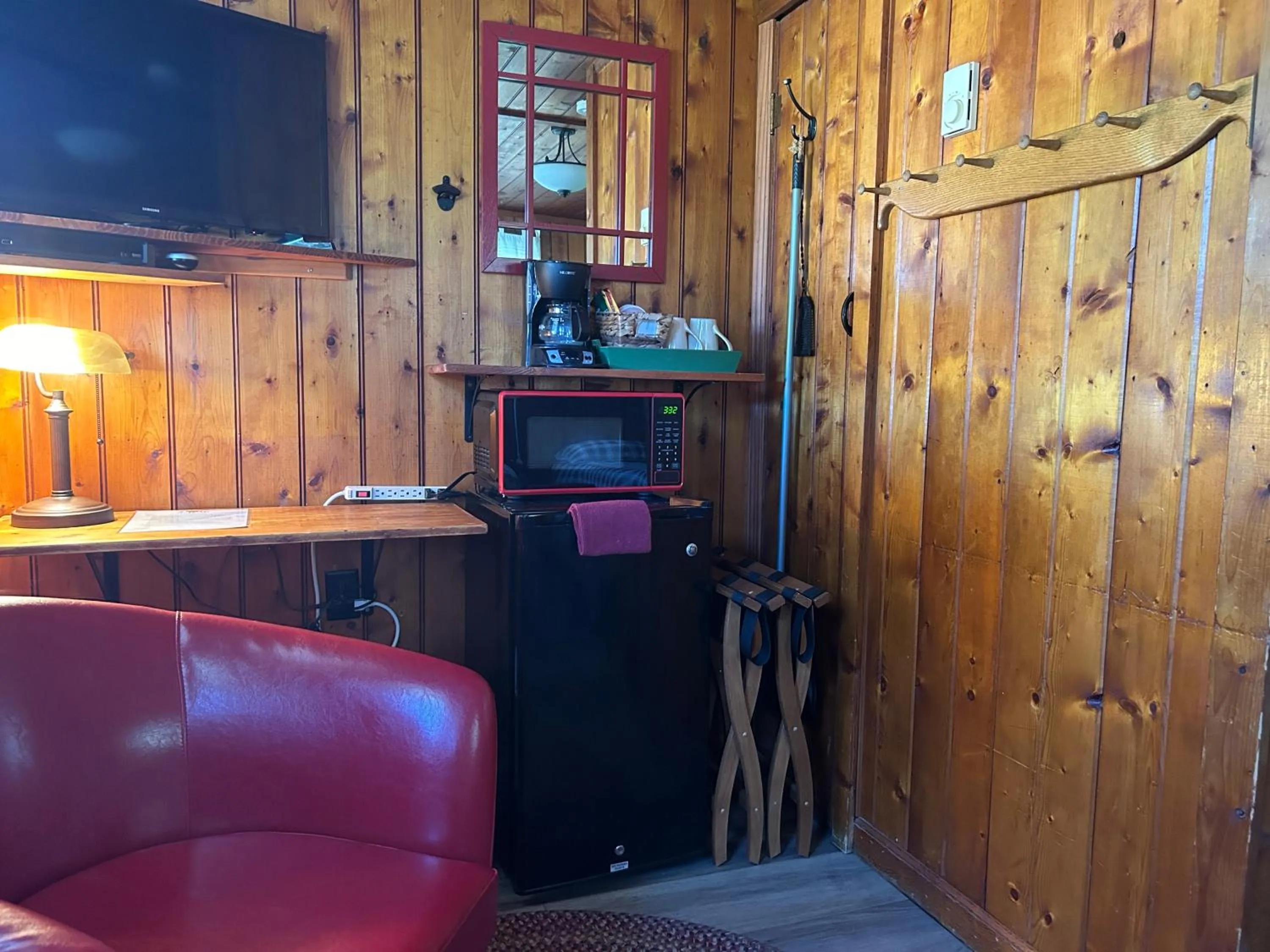 Coffee/tea facilities in Cedar Ridge Cabins