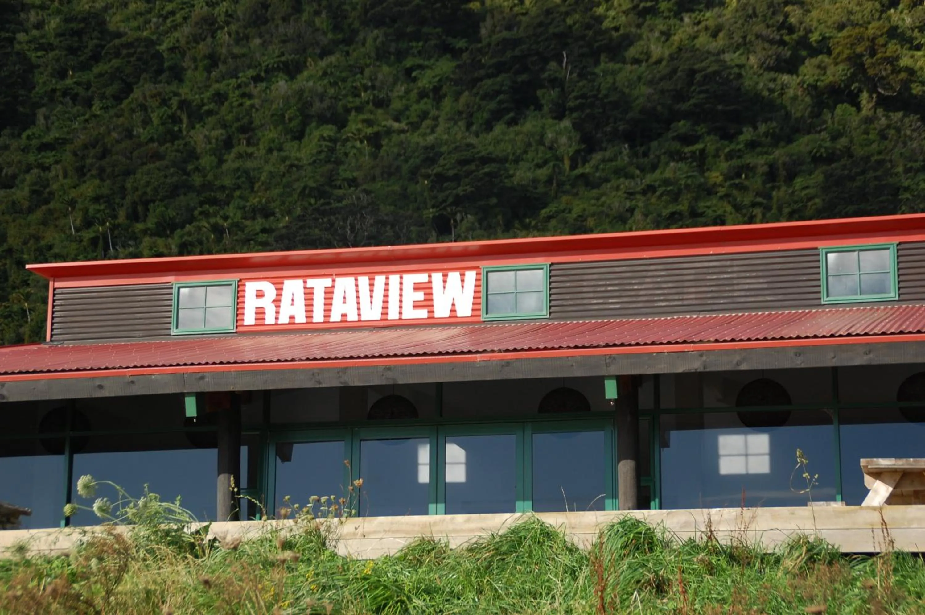 Facade/entrance in Rataview