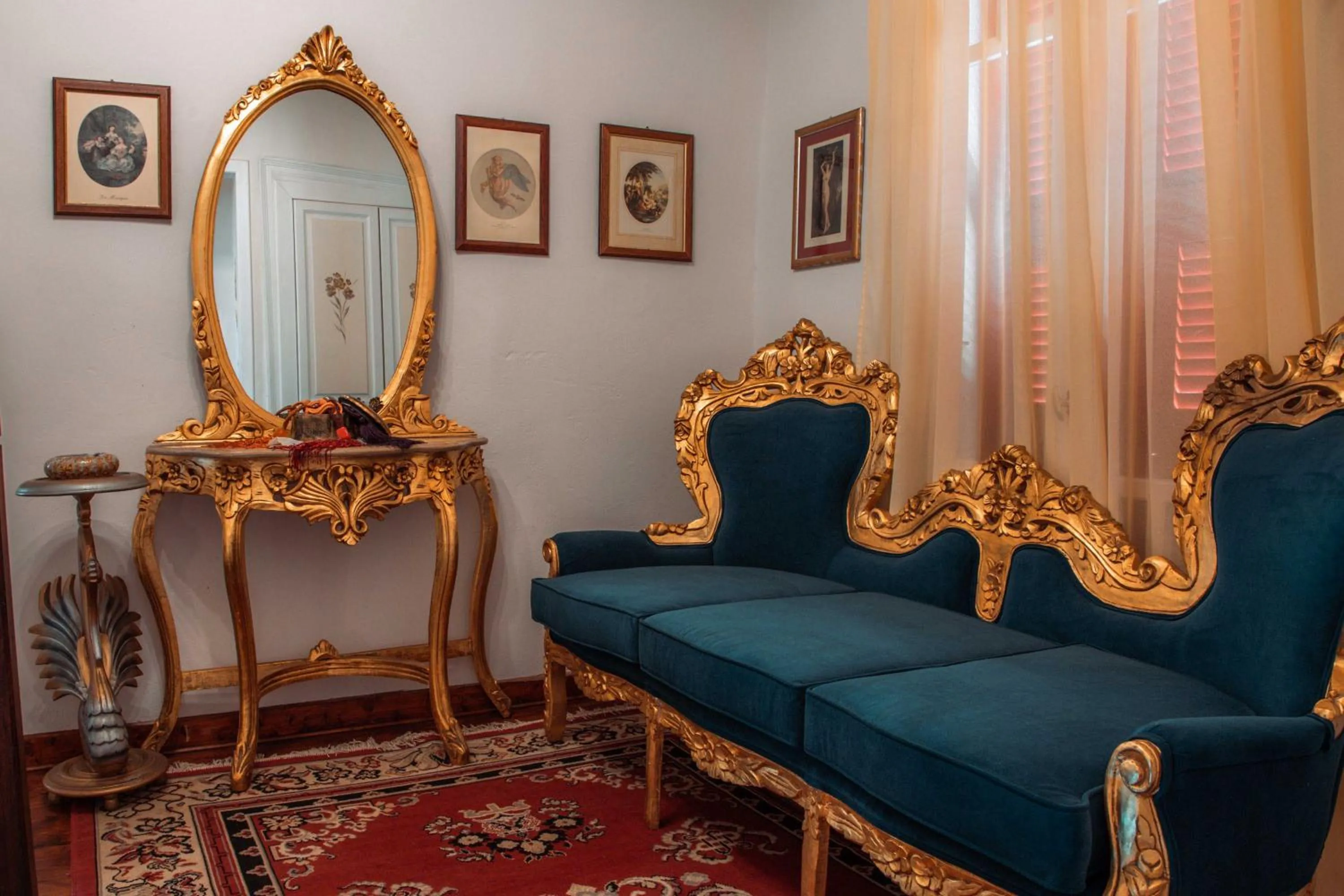 Living room in Ilion Hotel