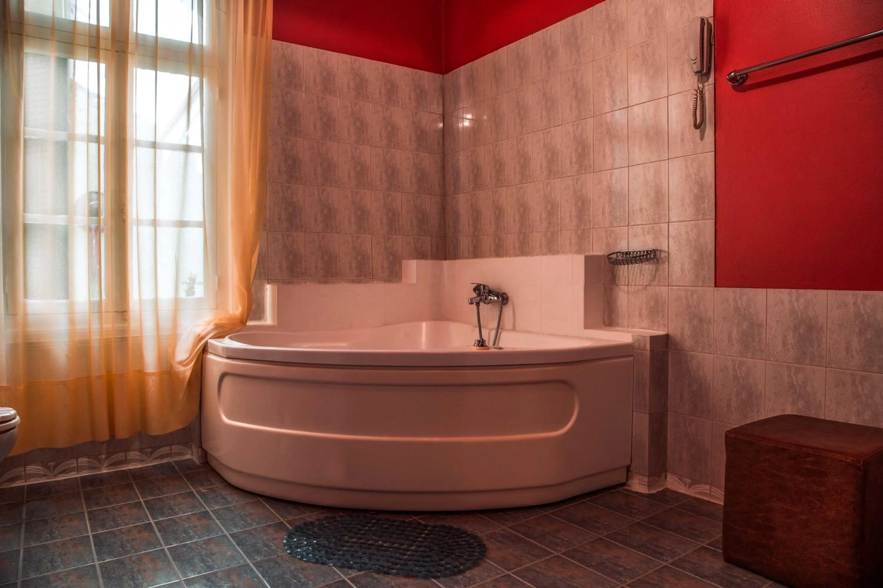 Toilet in Ilion Hotel