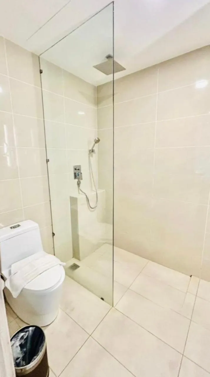 Toilet in V8 Hotel Johor Bahru