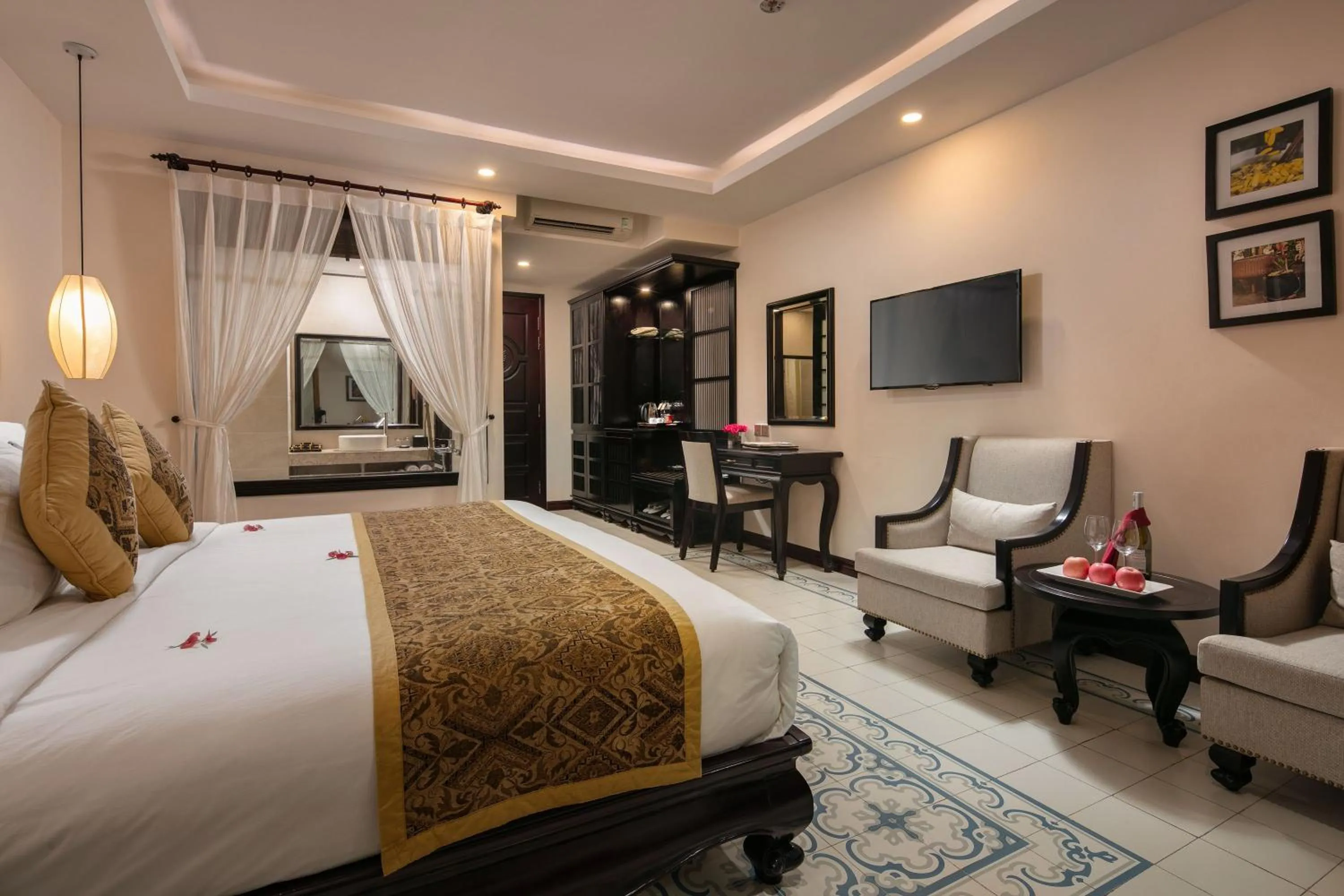 Photo of the whole room, Bed in Silkotel Hoi An