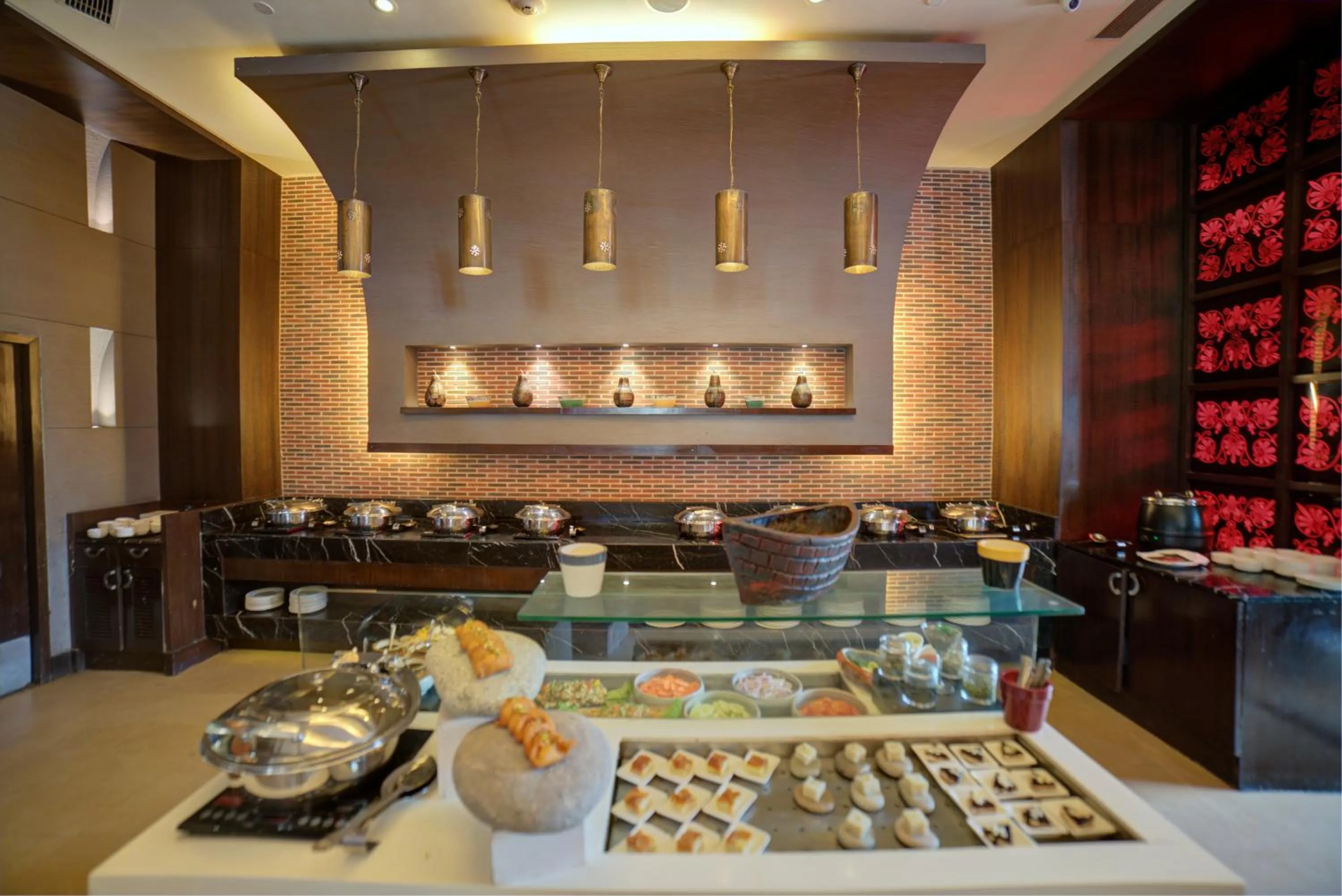 Restaurant/places to eat in Goldfinch Hotel Delhi NCR
