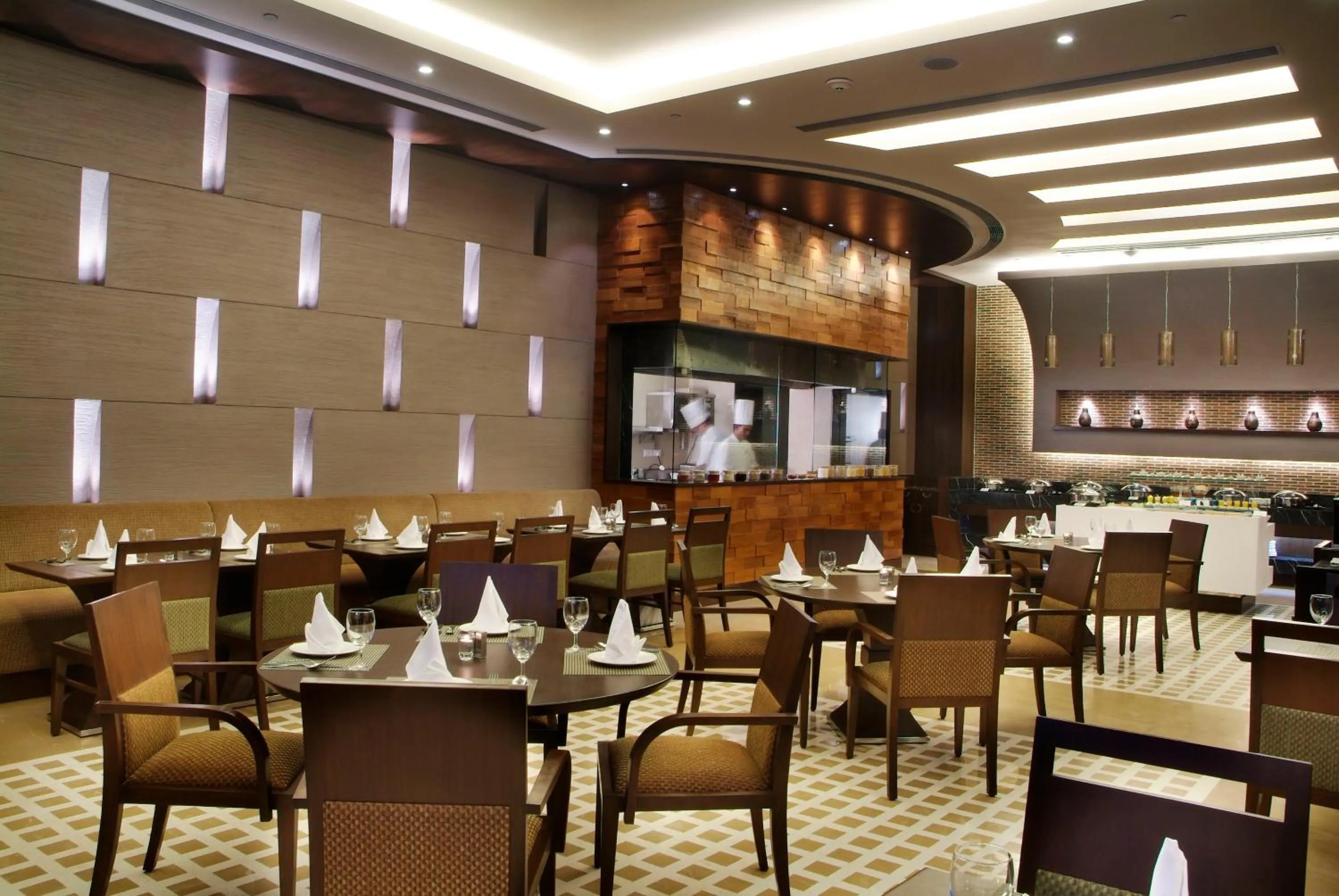 Restaurant/places to eat in Goldfinch Hotel Delhi NCR