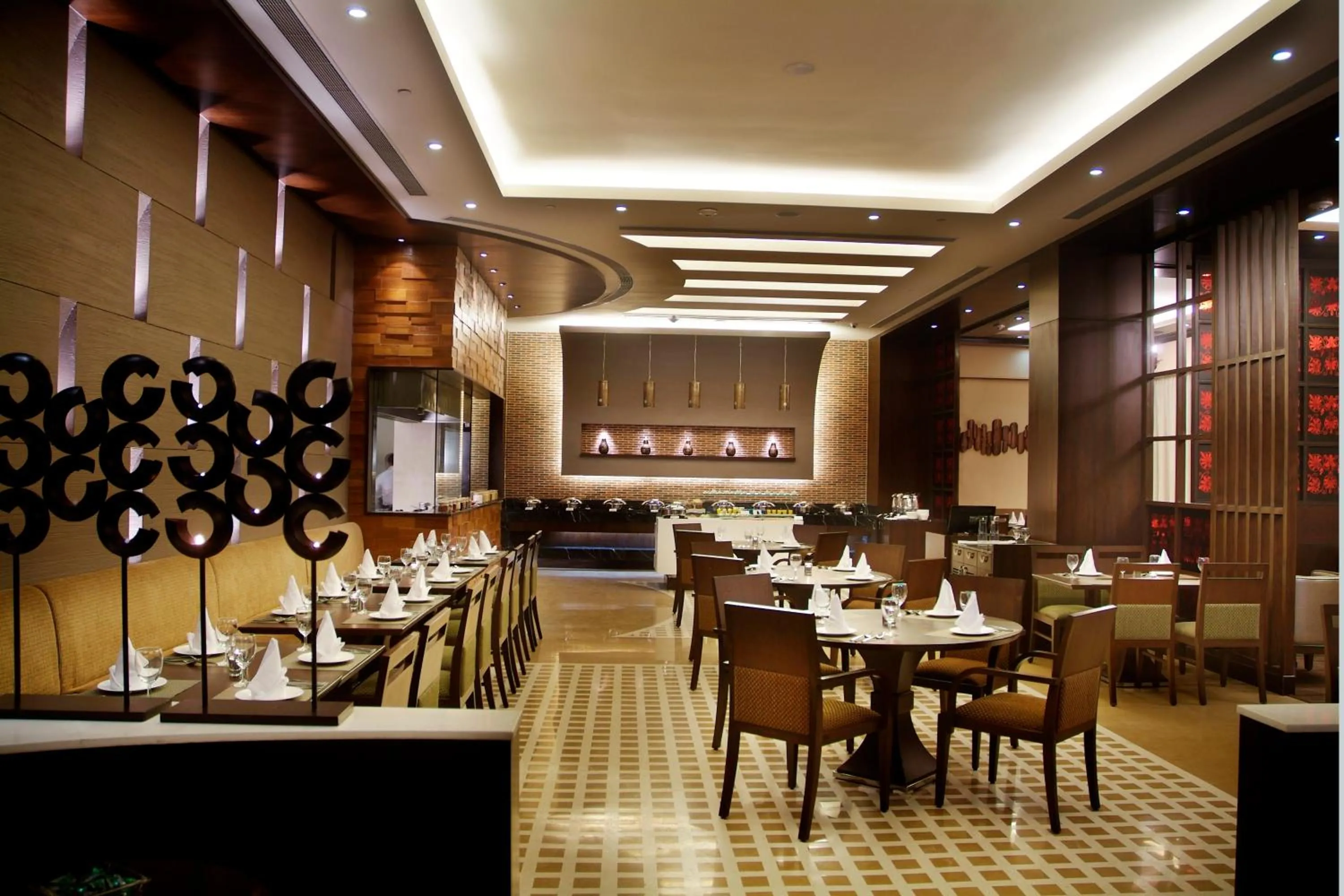 Restaurant/places to eat in Goldfinch Hotel Delhi NCR