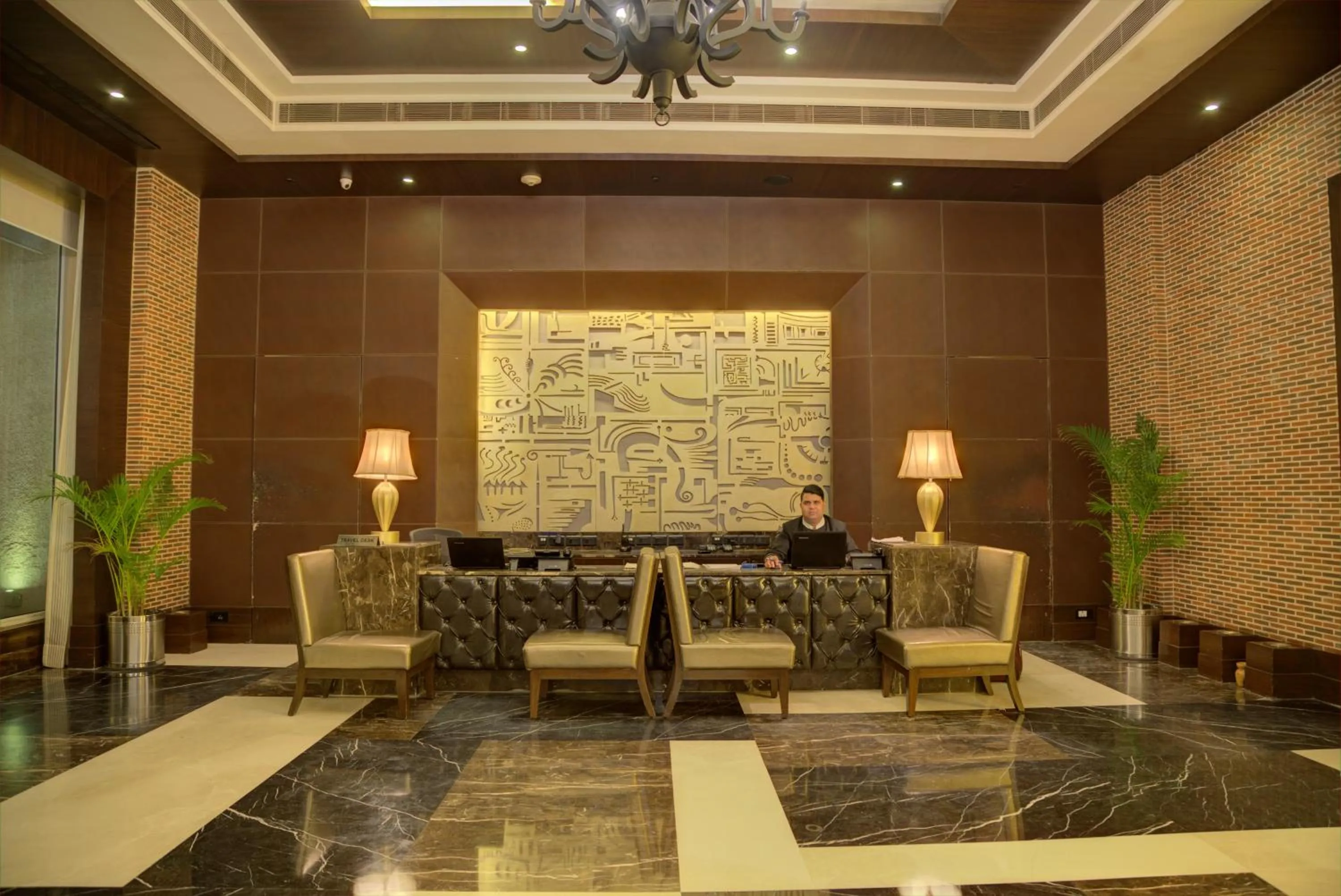 Lobby or reception in Goldfinch Hotel Delhi NCR