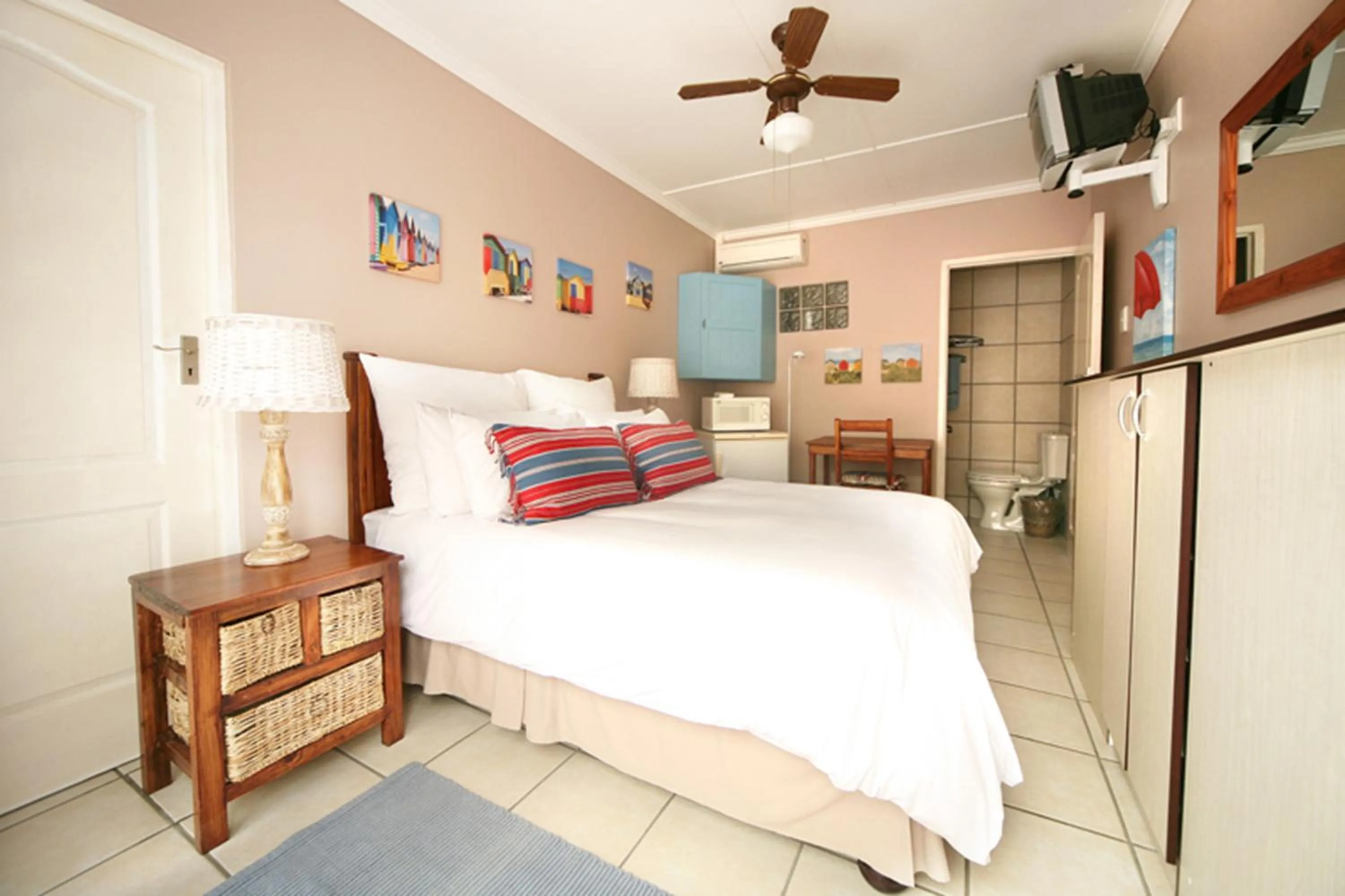 Bed in Nahoon Bed & Breakfast