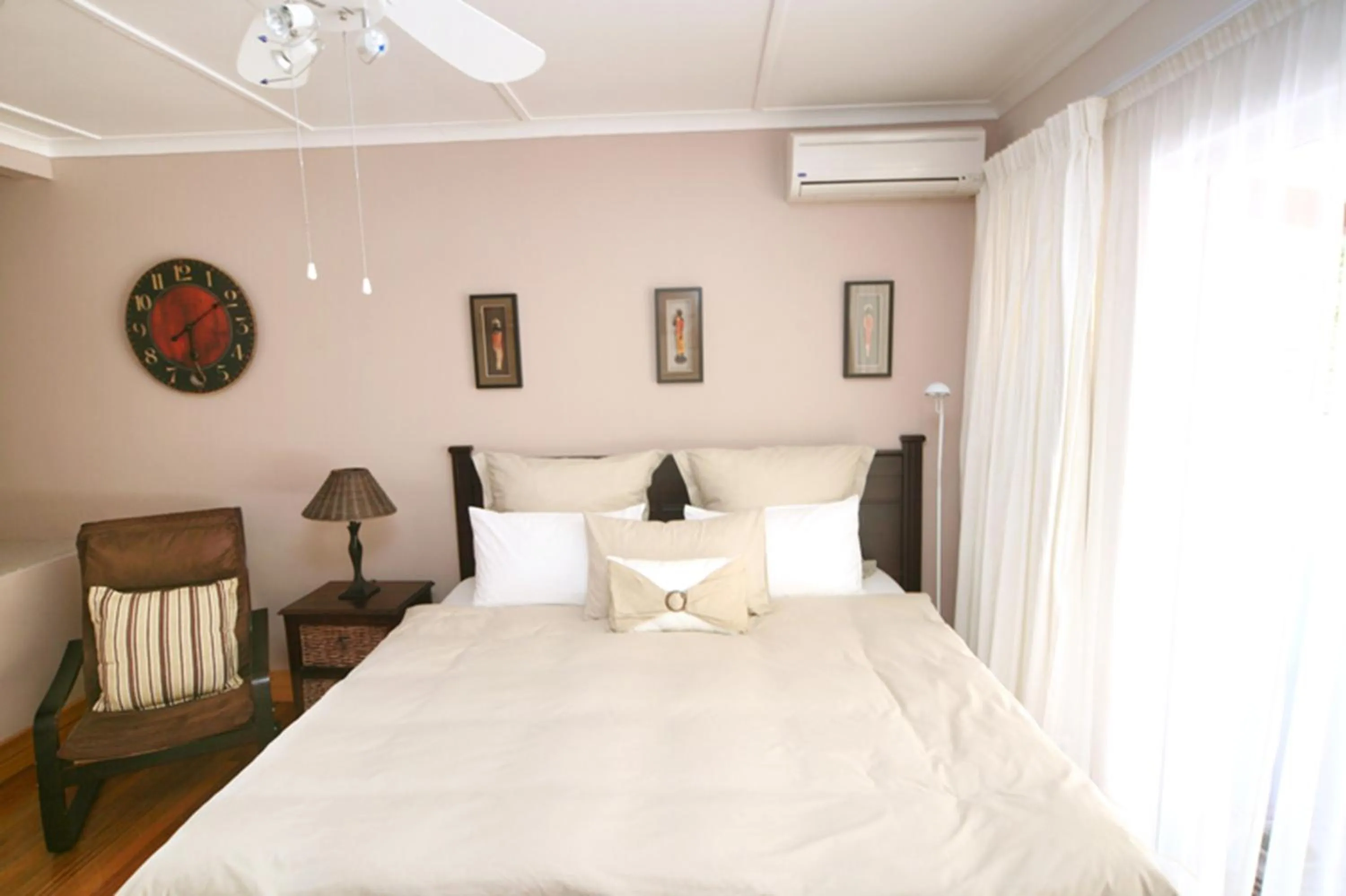 Bed in Nahoon Bed & Breakfast