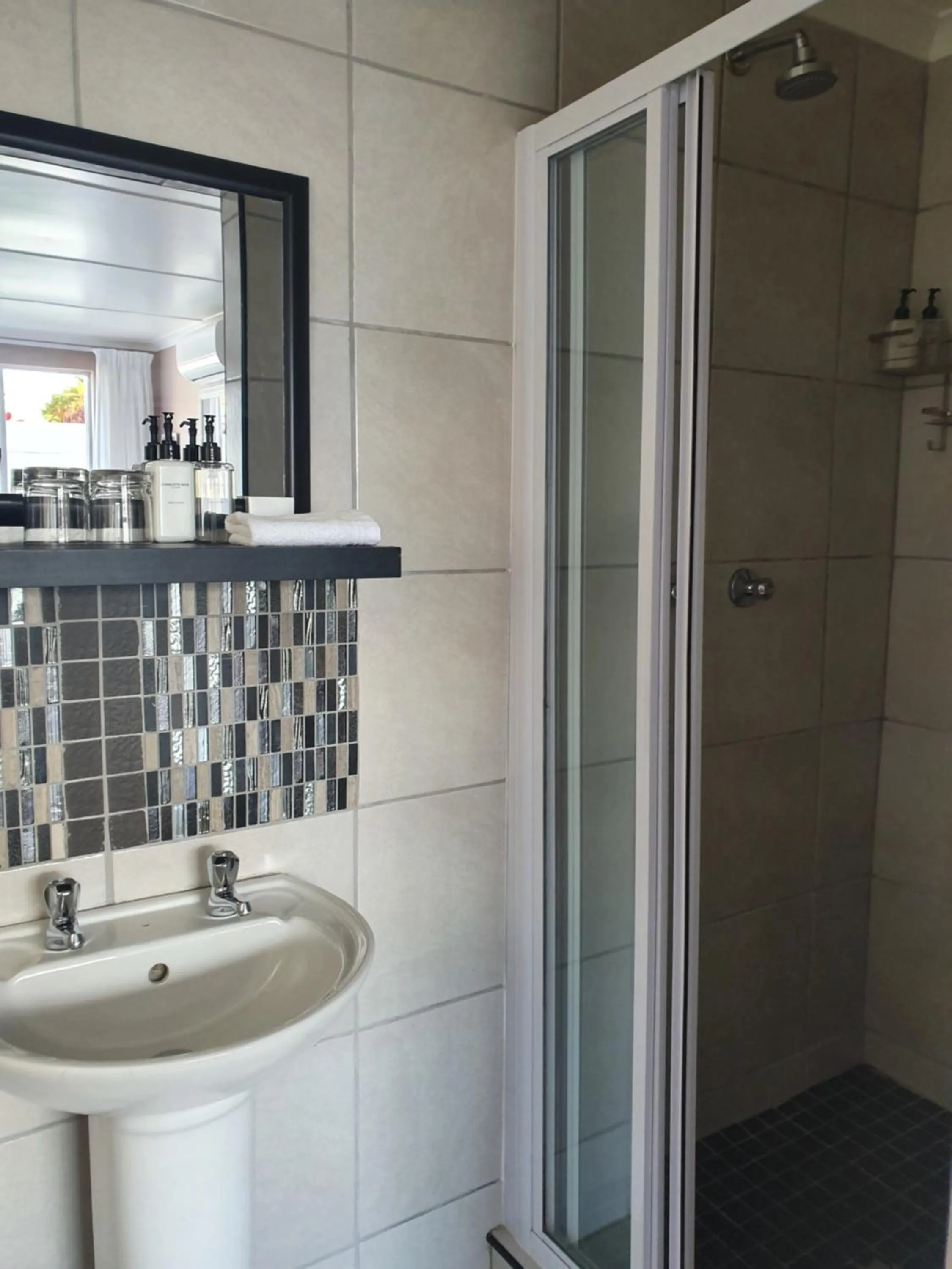 Shower in Nahoon Bed & Breakfast