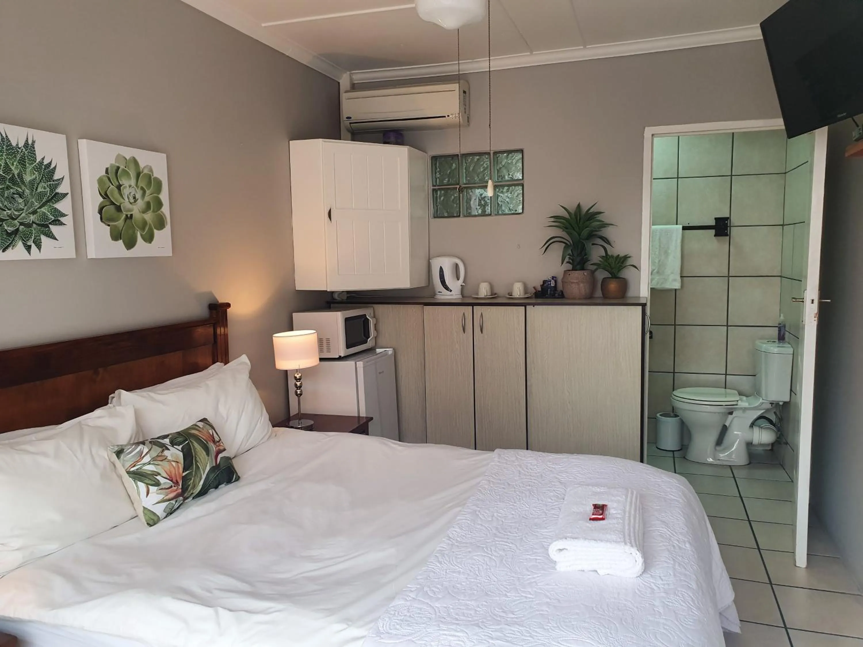 Bedroom, Bed in Nahoon Bed & Breakfast