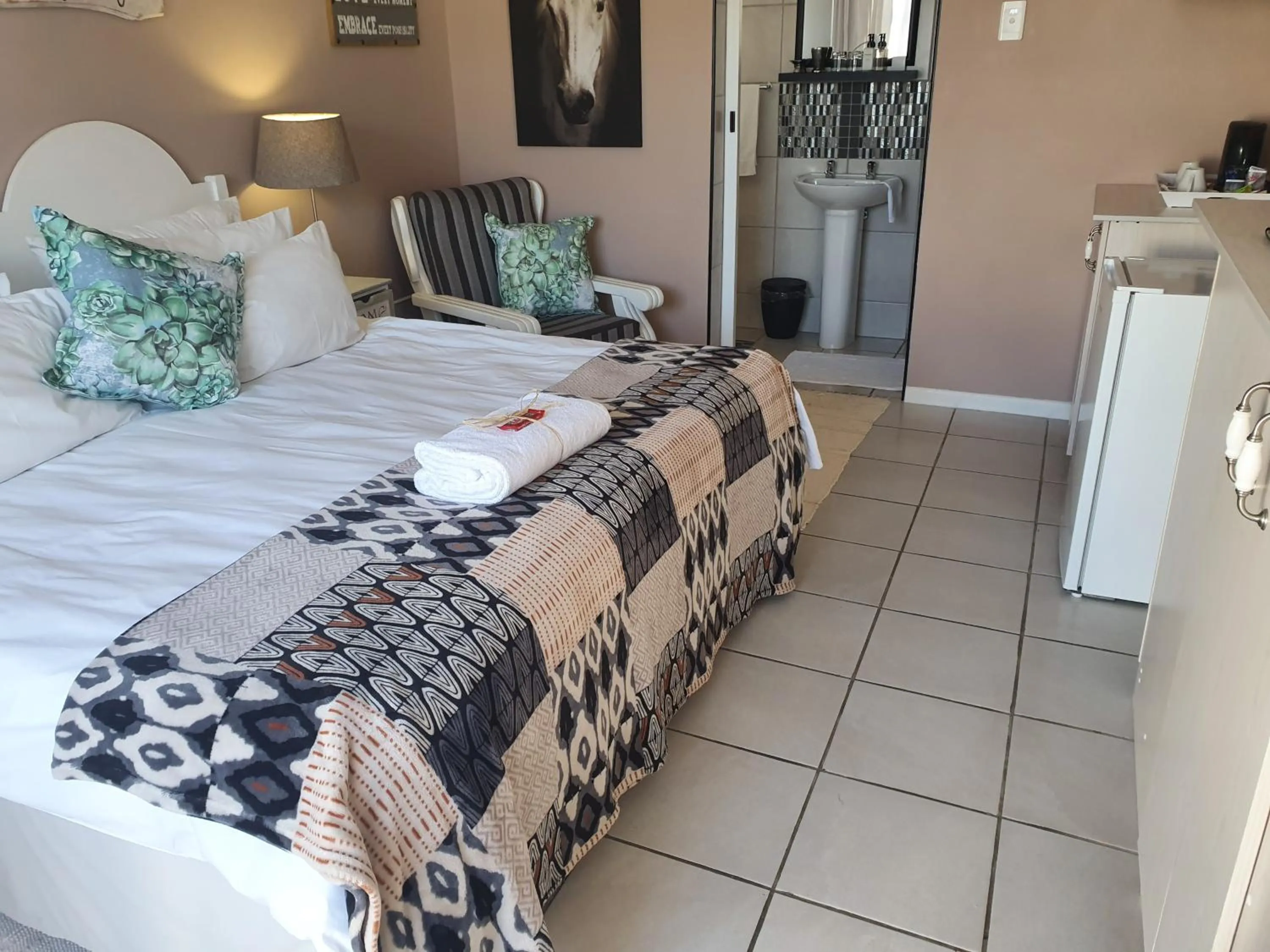 Coffee/tea facilities, Bed in Nahoon Bed & Breakfast