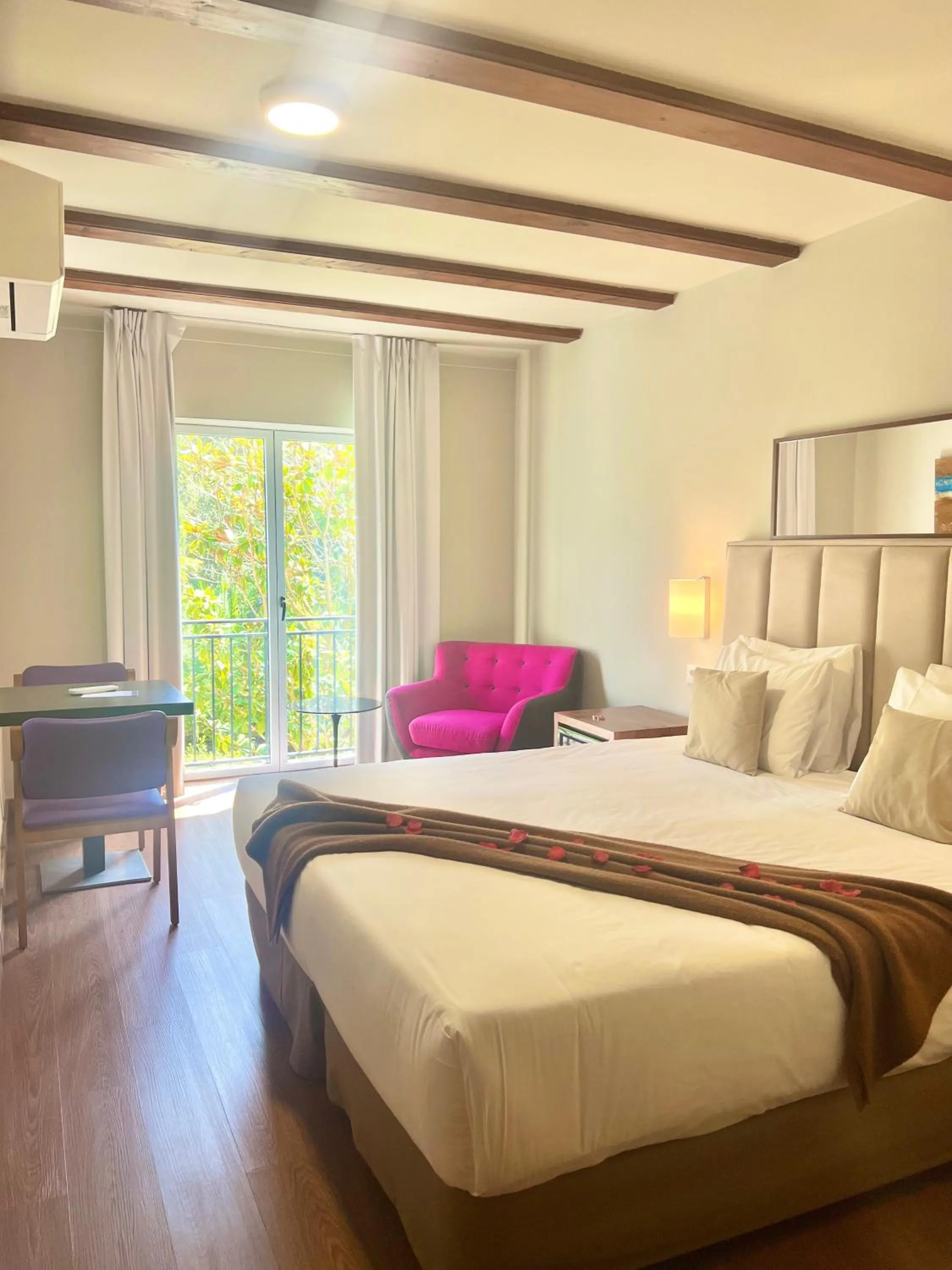 Bedroom, Bed in Hotel Aatu - Adults Only