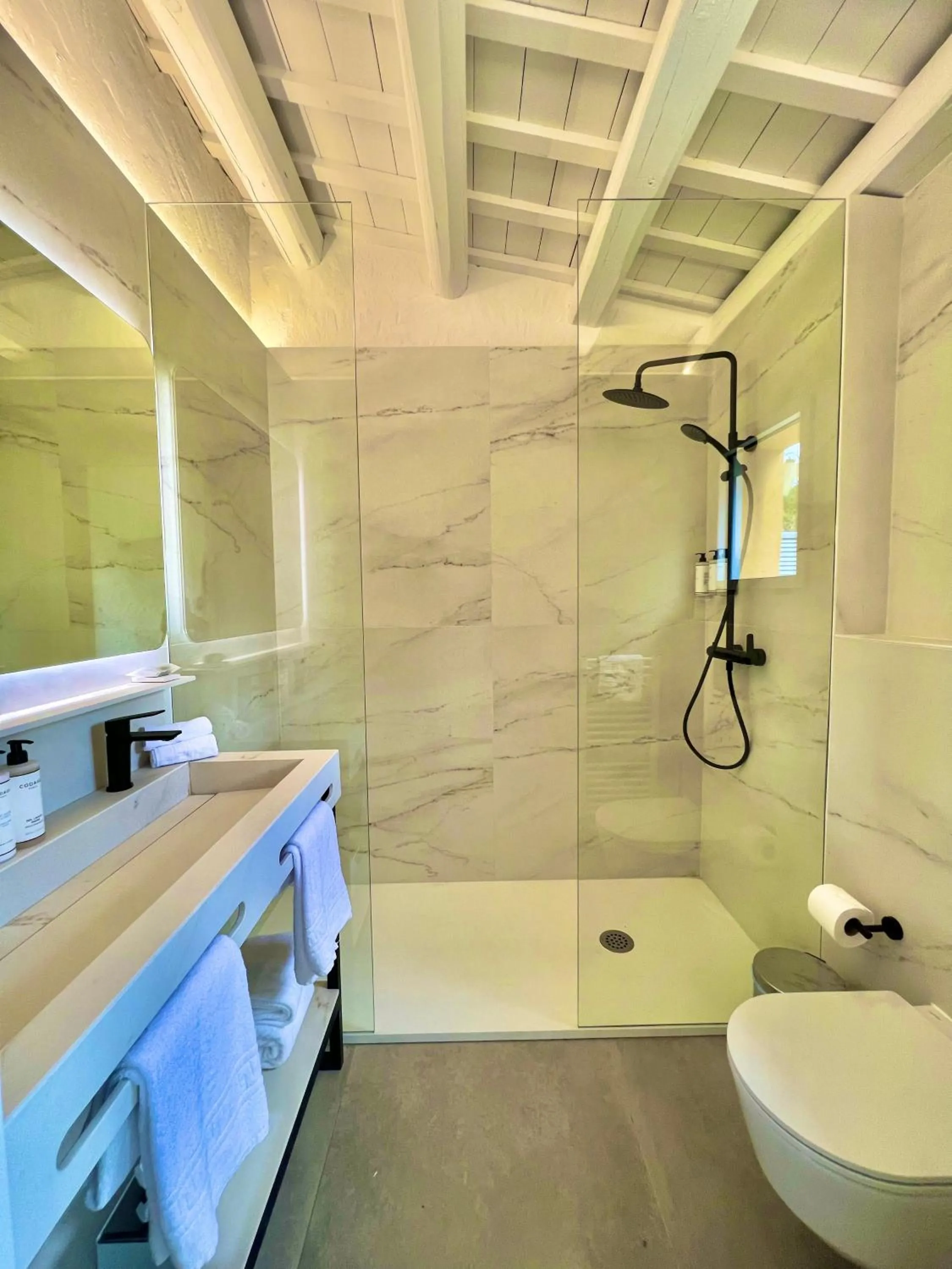 Bathroom in Hotel Aatu - Adults Only