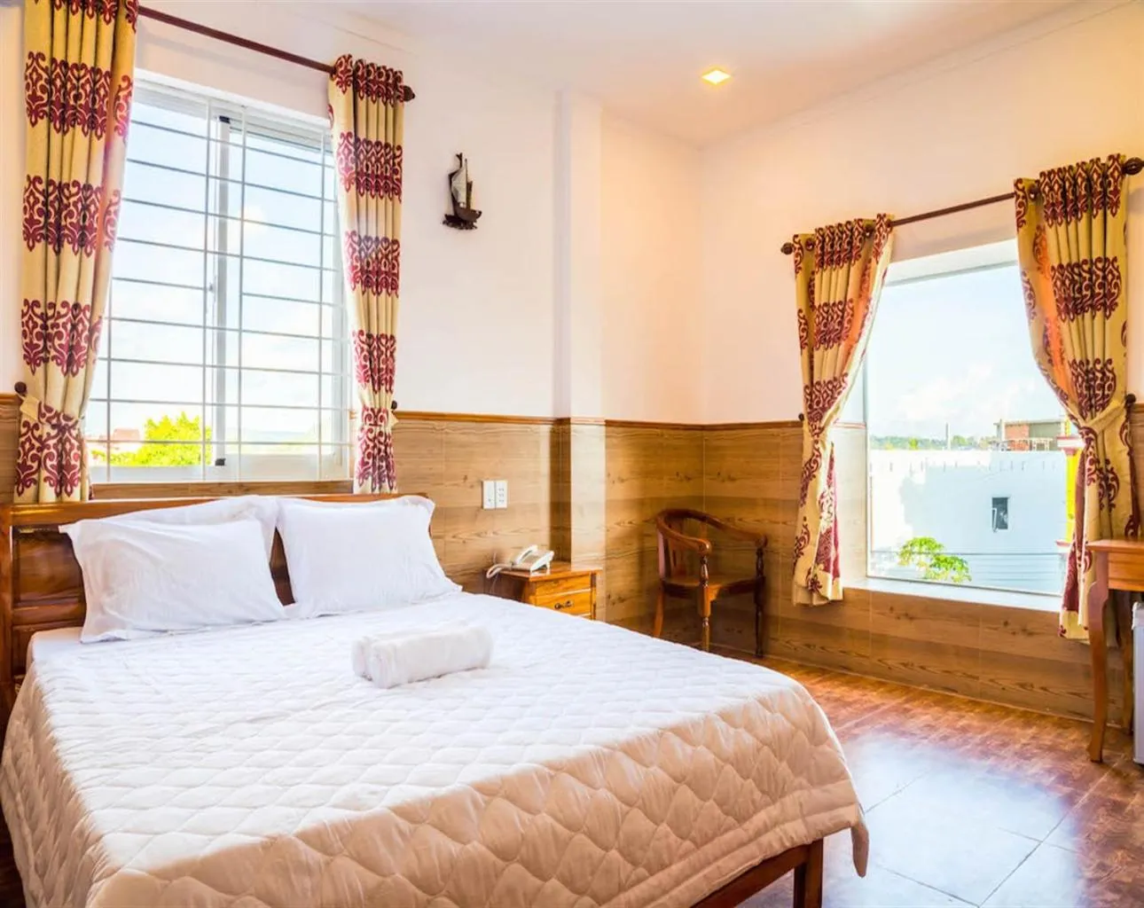 Property building, Bed in Huu Le Hotel