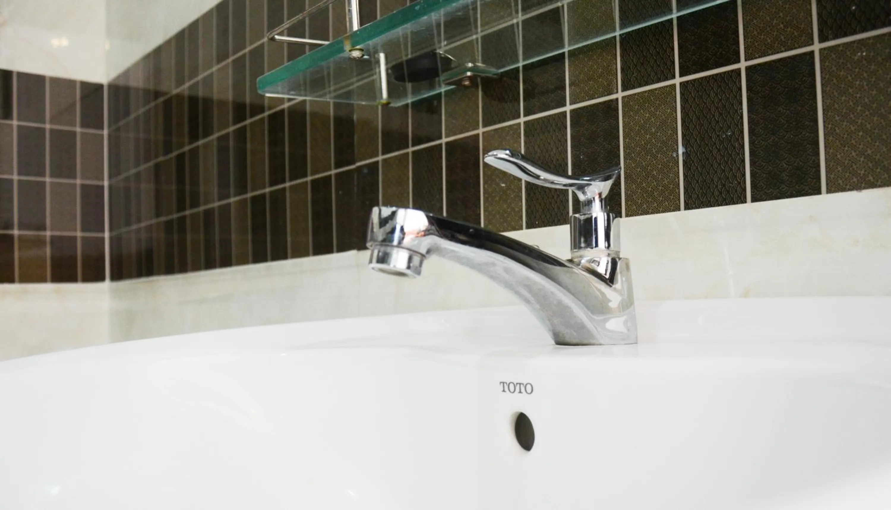 Bathroom in Huu Le Hotel