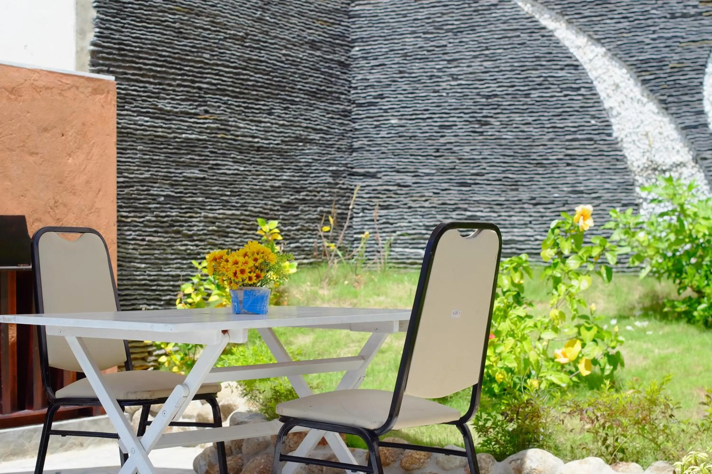 Restaurant/places to eat in Thành Hoàng Châu Boutique Hotel