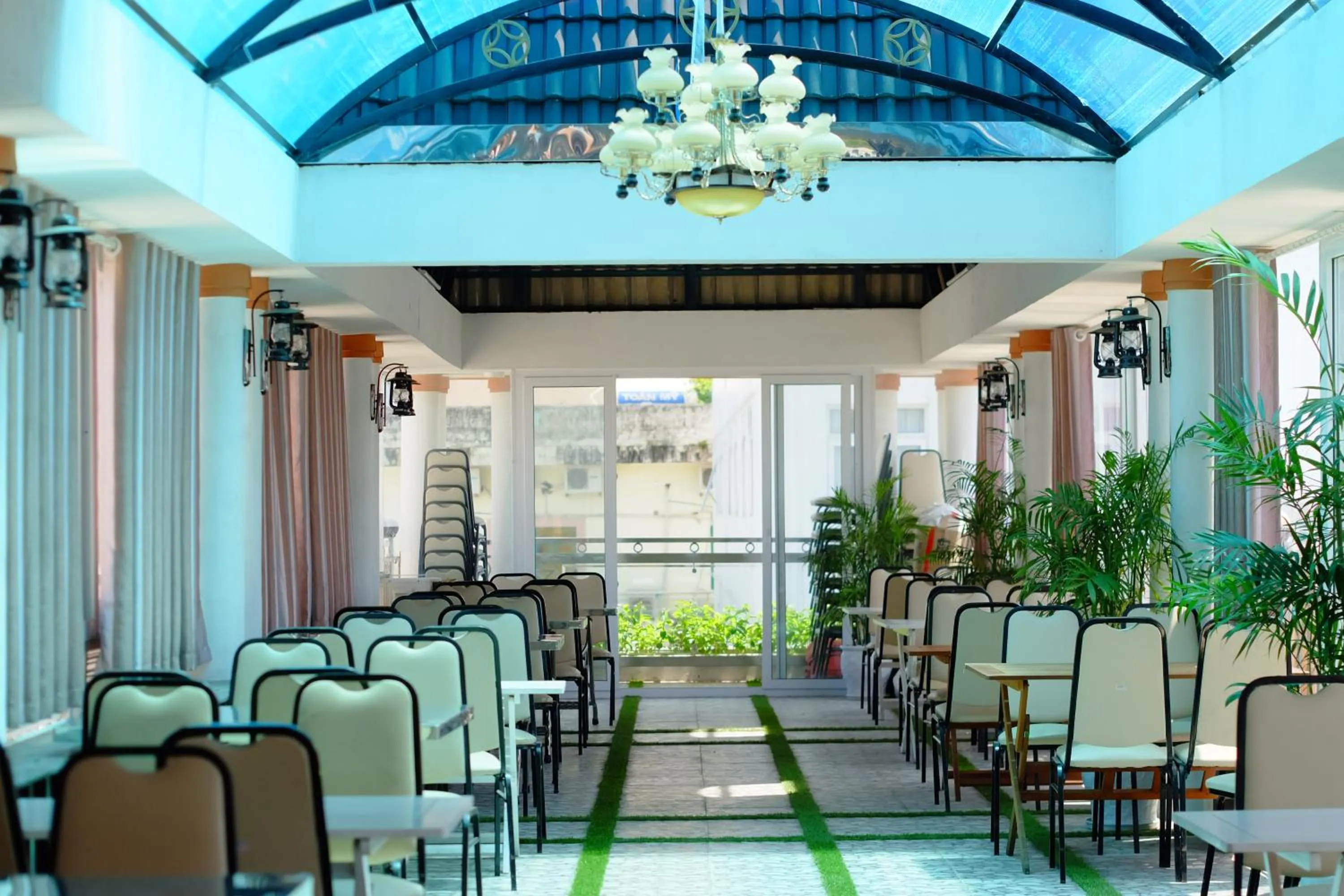 Restaurant/places to eat in Thành Hoàng Châu Boutique Hotel