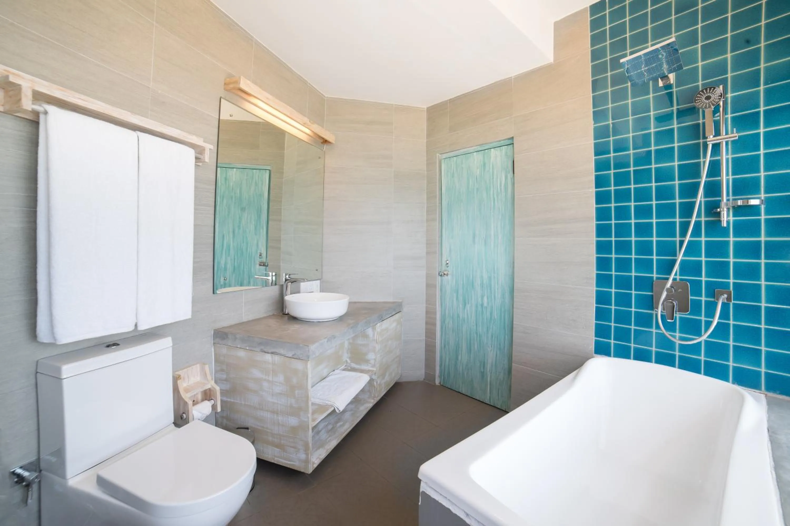 Shower in Hikkaduwa Beach Hotel