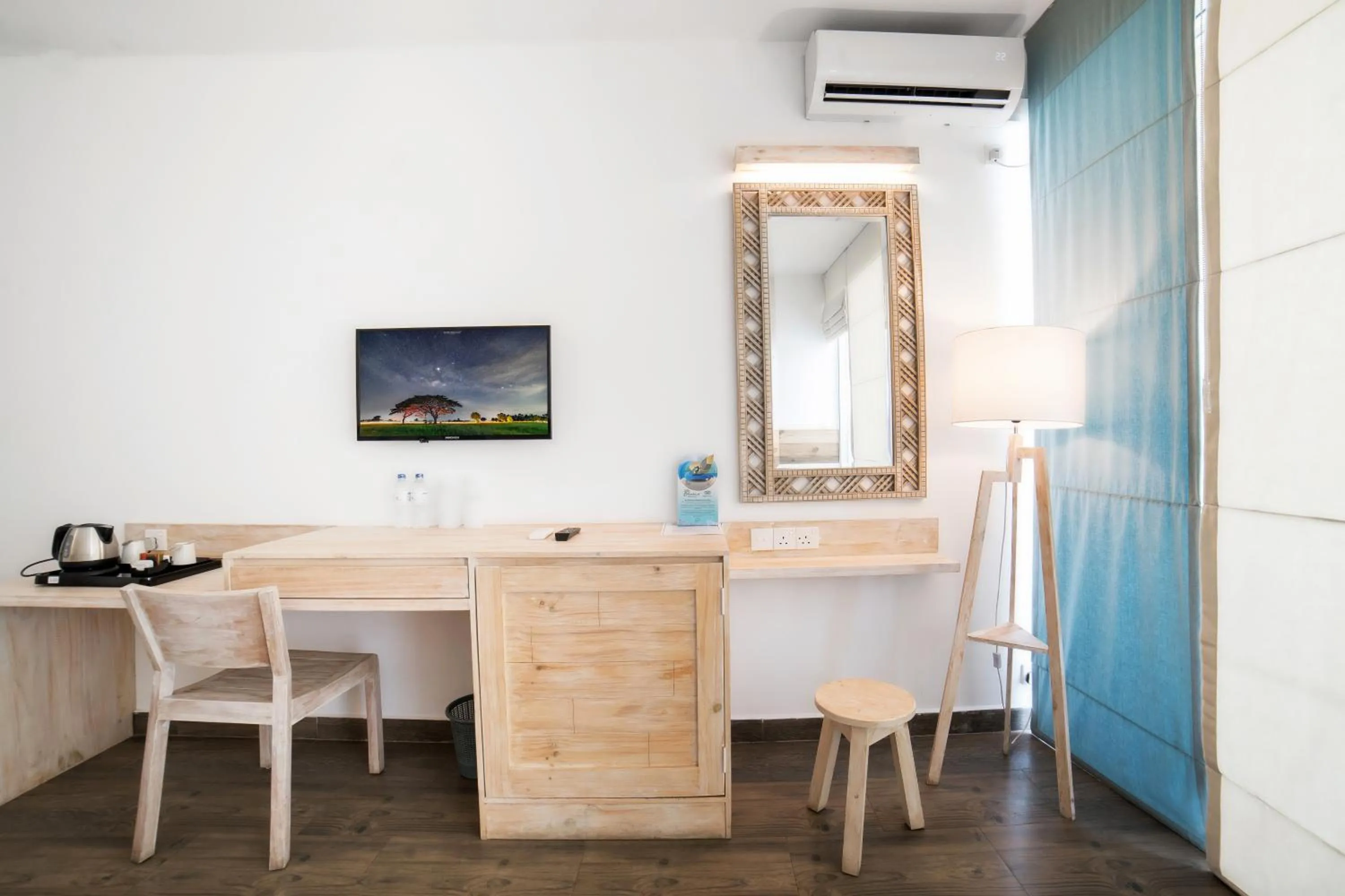 hair dresser in Hikkaduwa Beach Hotel