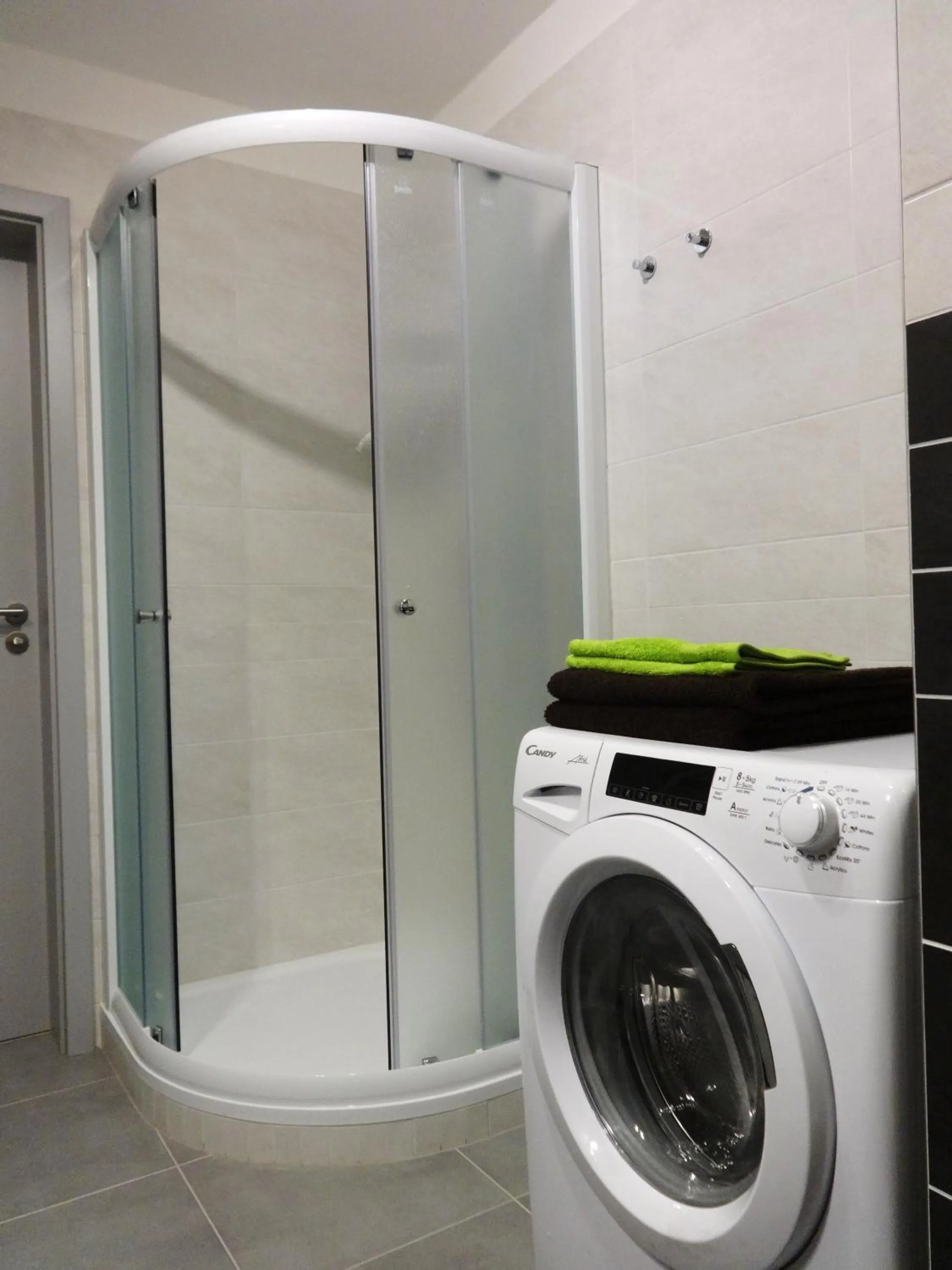 Bathroom in Apartments 4U center + free parking