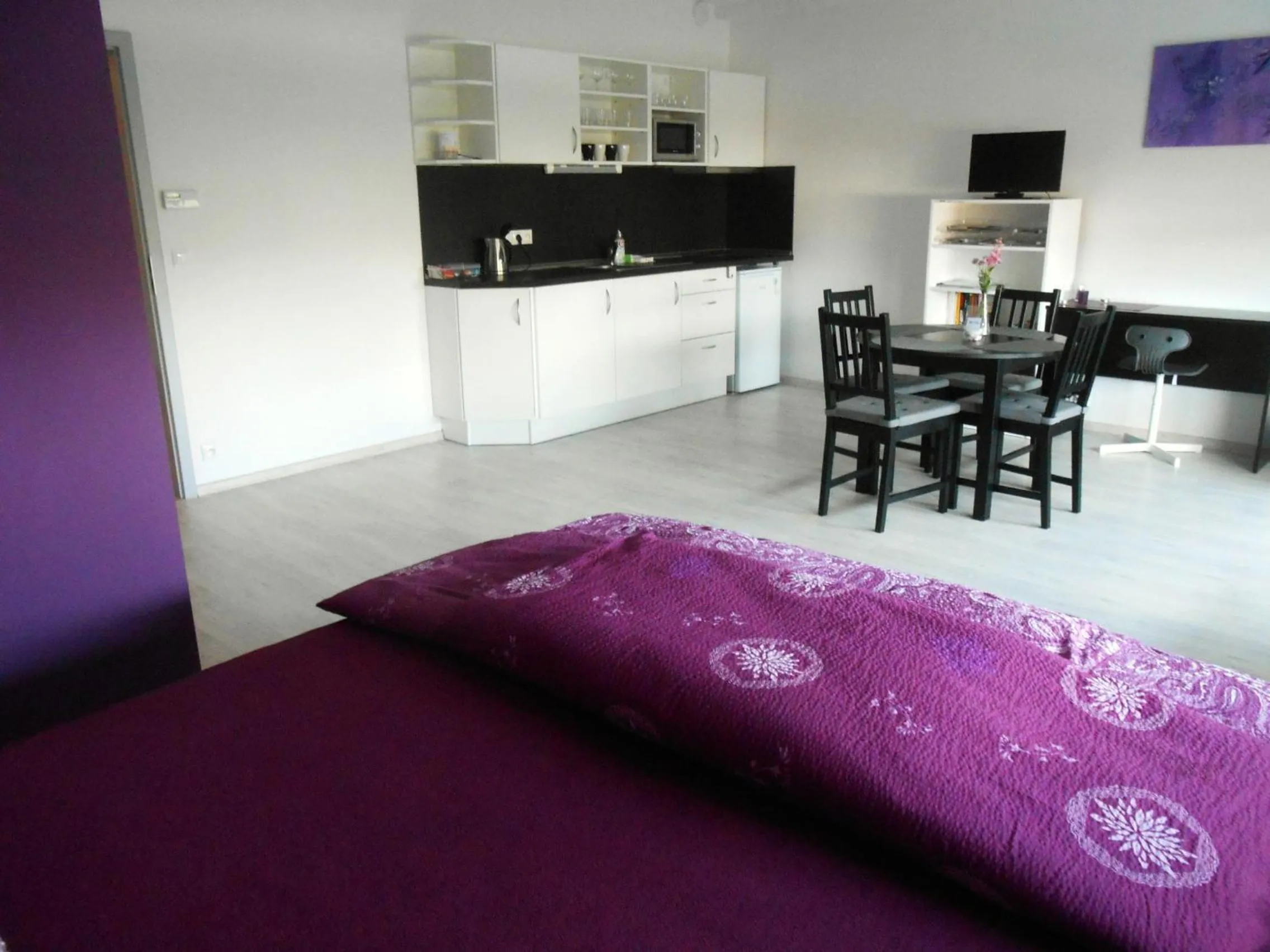 Bedroom in Apartments 4U center + free parking