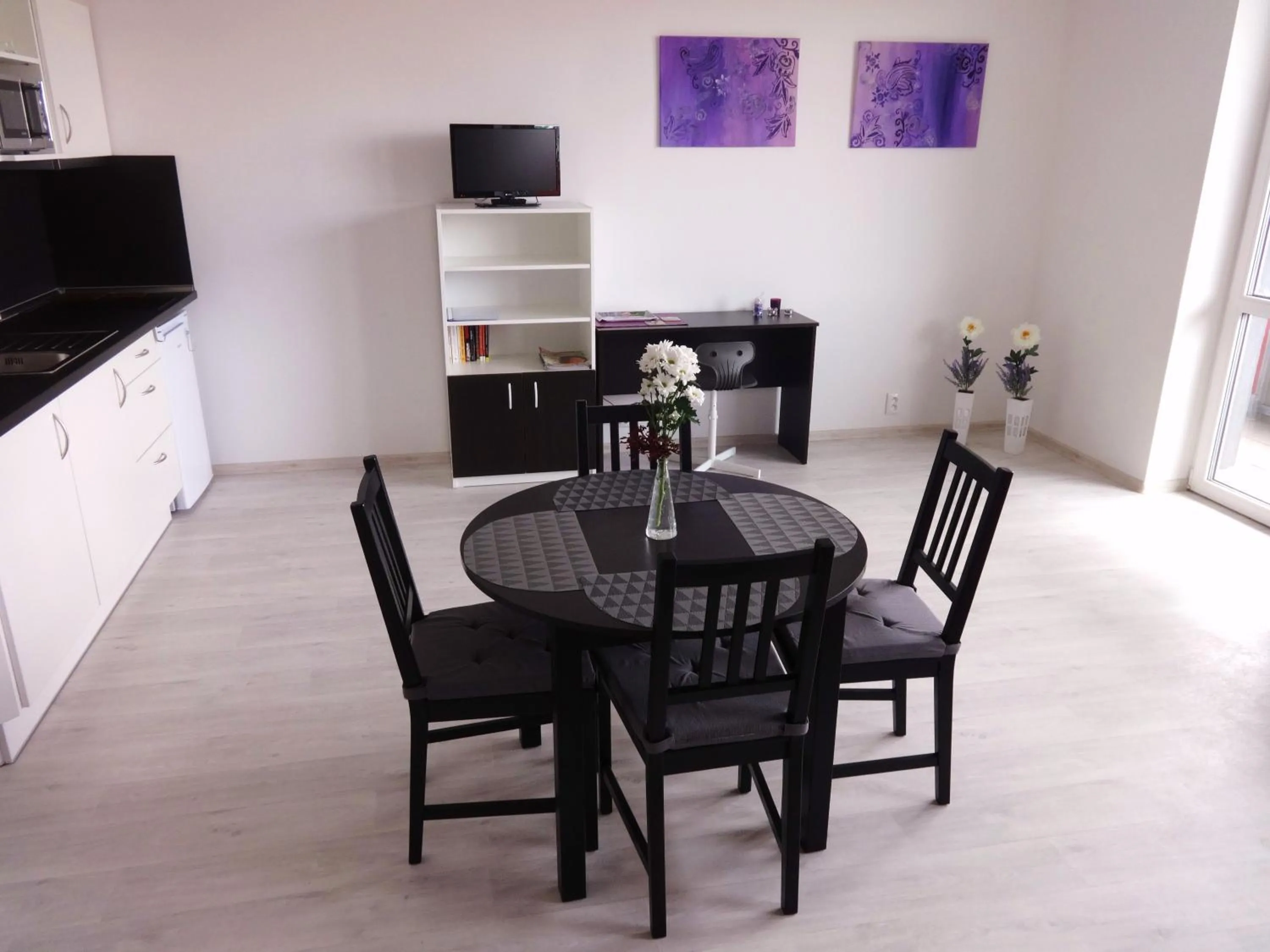 Dining area in Apartments 4U center + free parking