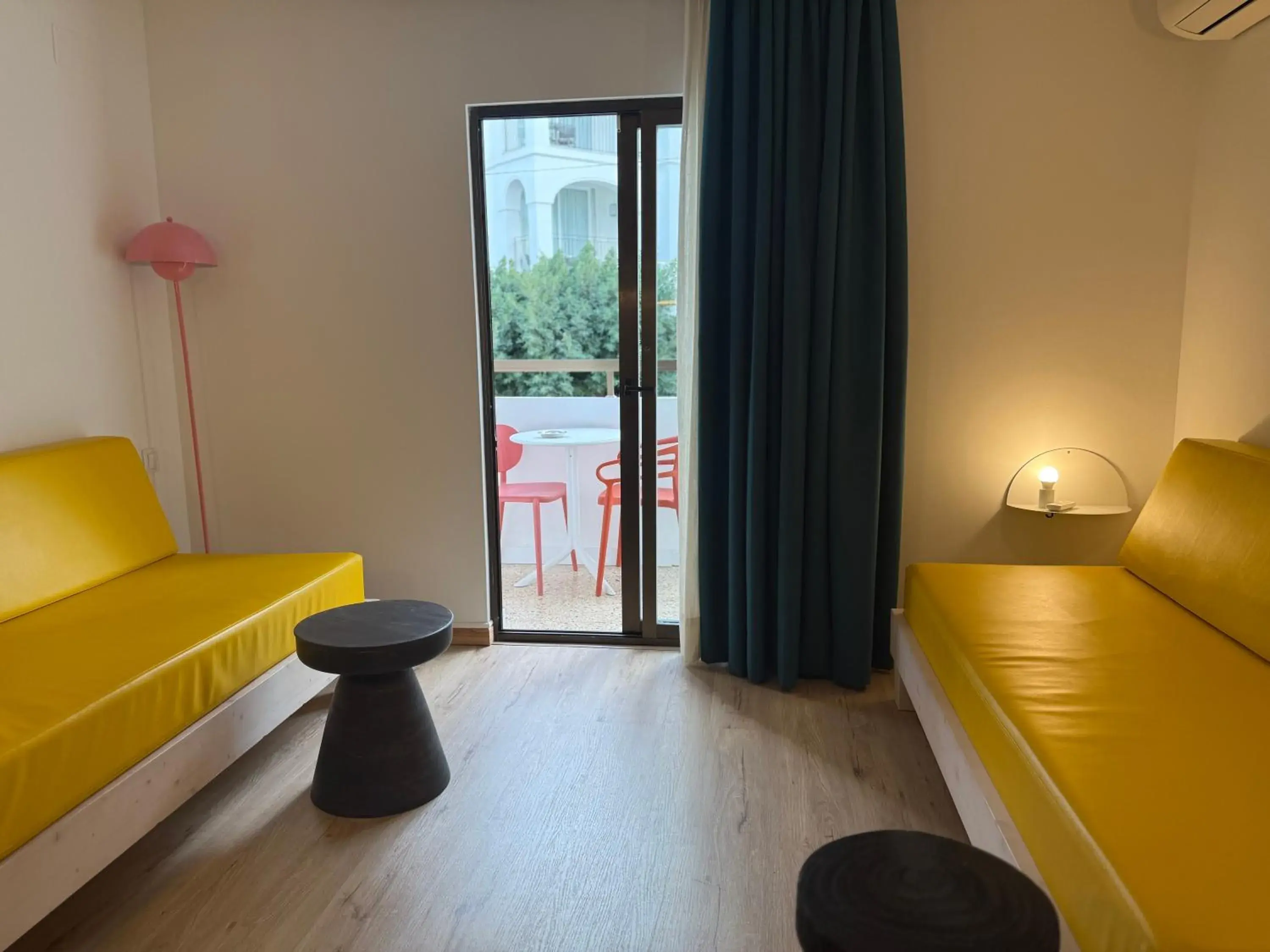 Superior One-Bedroom Apartment with Balcony in Aparthotel Boutique Poniente Playa Superior One-Bedroom Apartment with Balcony in Aparthotel Boutique Poniente Playa