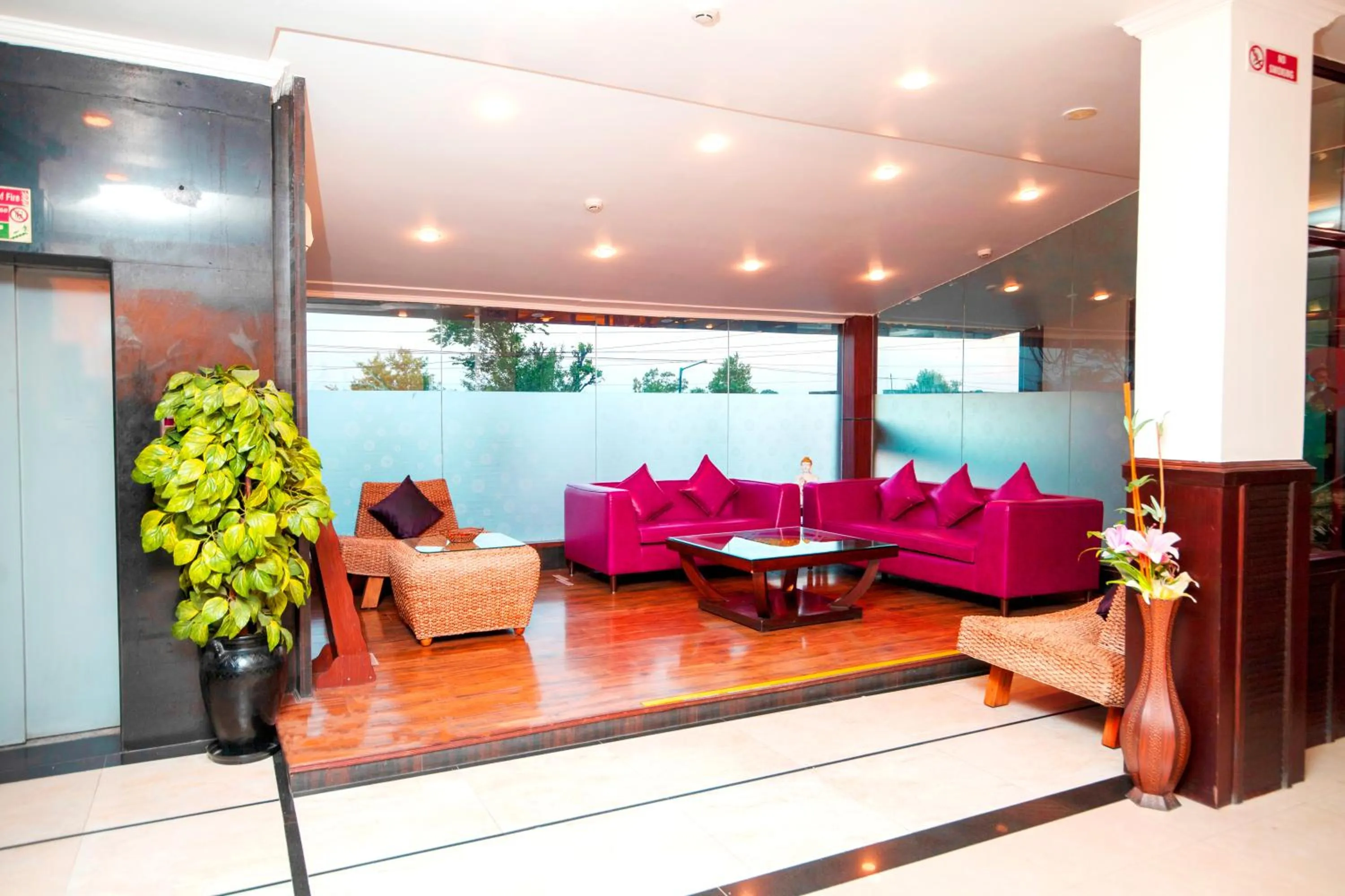 Lobby or reception in White Ridge Hotel