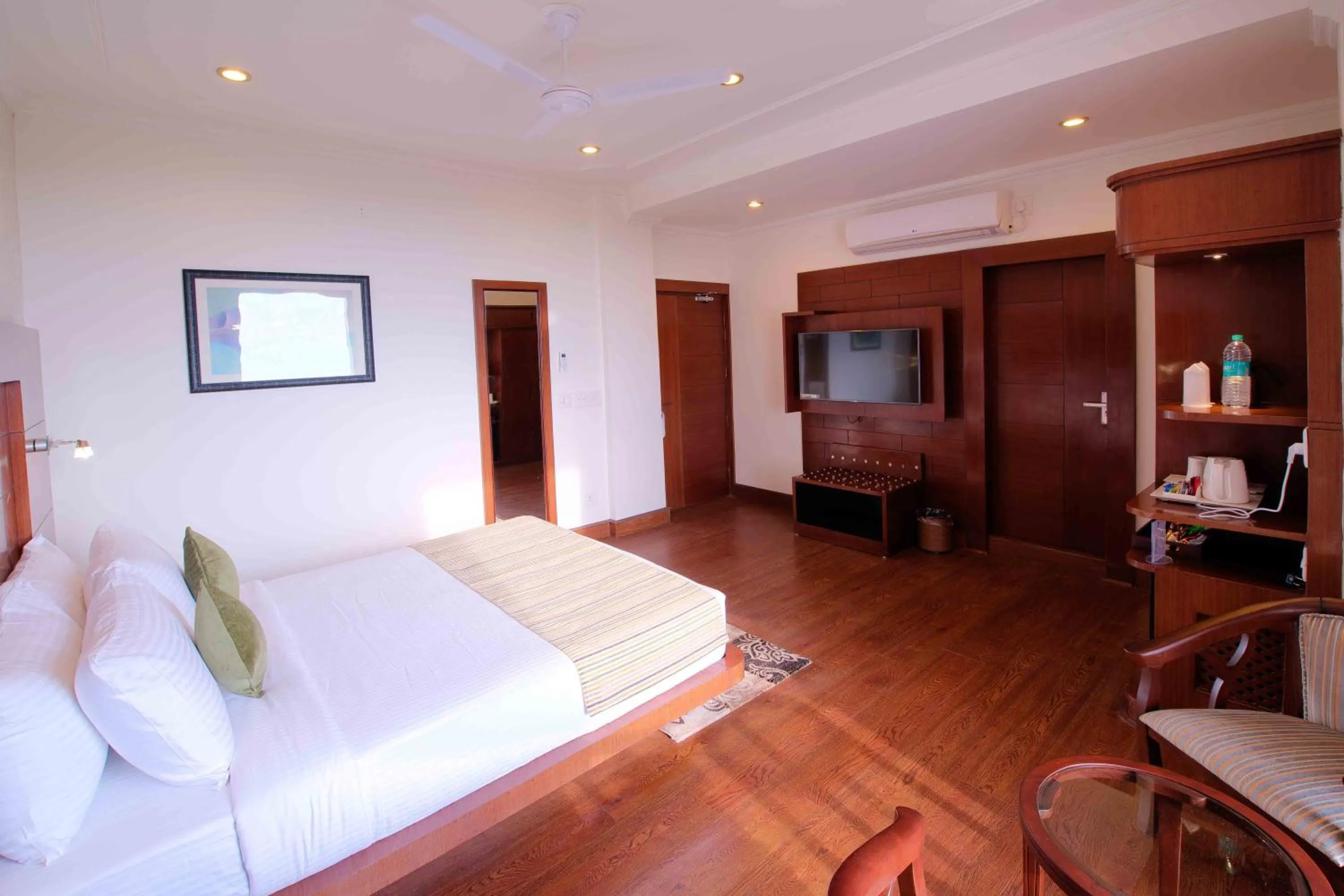 Single Room with Mountain View in White Ridge Hotel